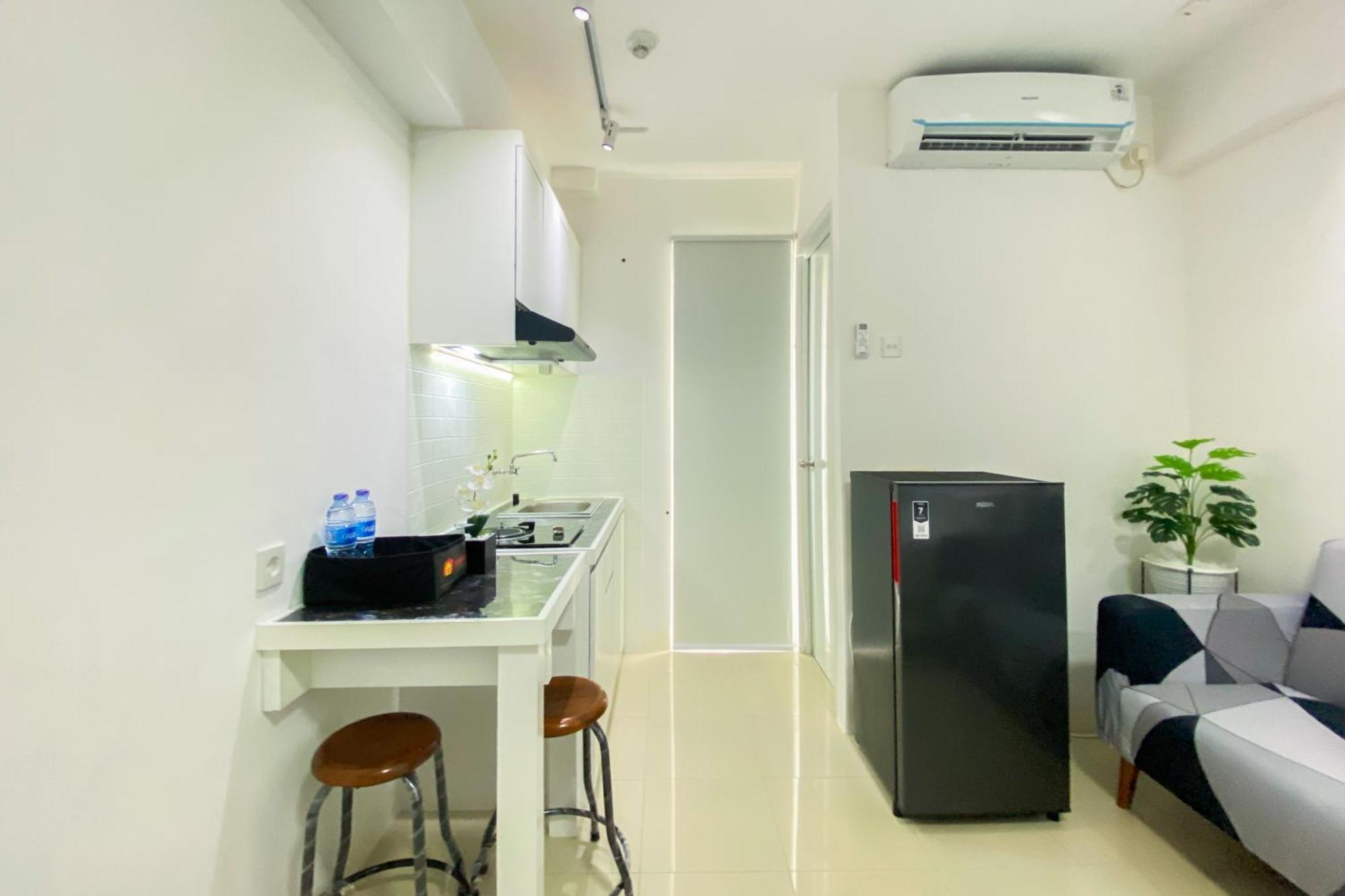 Modern Design And Cozy At Bassura By Travelio Apartemen