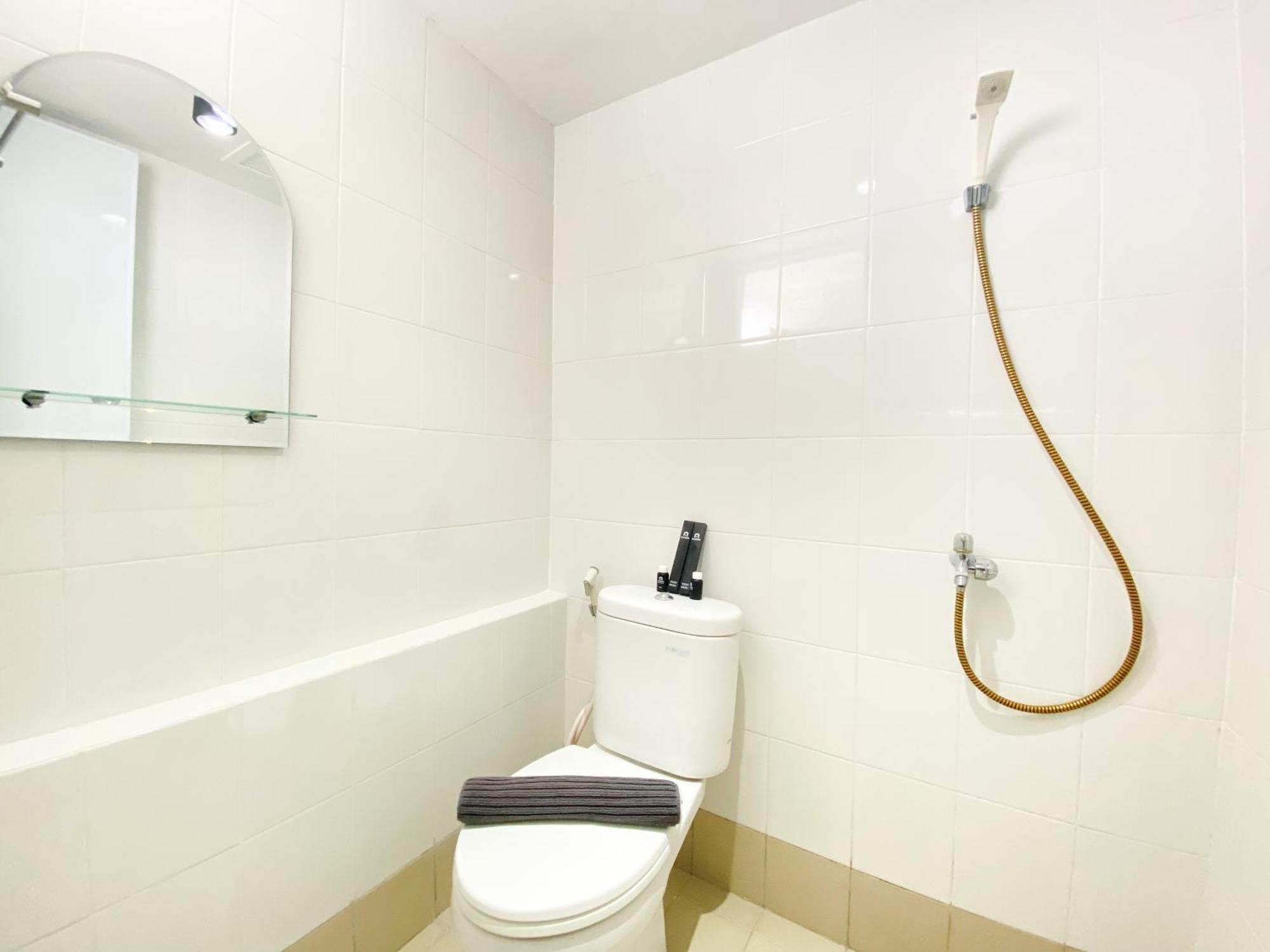 Modern Design And Cozy At Bassura By Travelio *