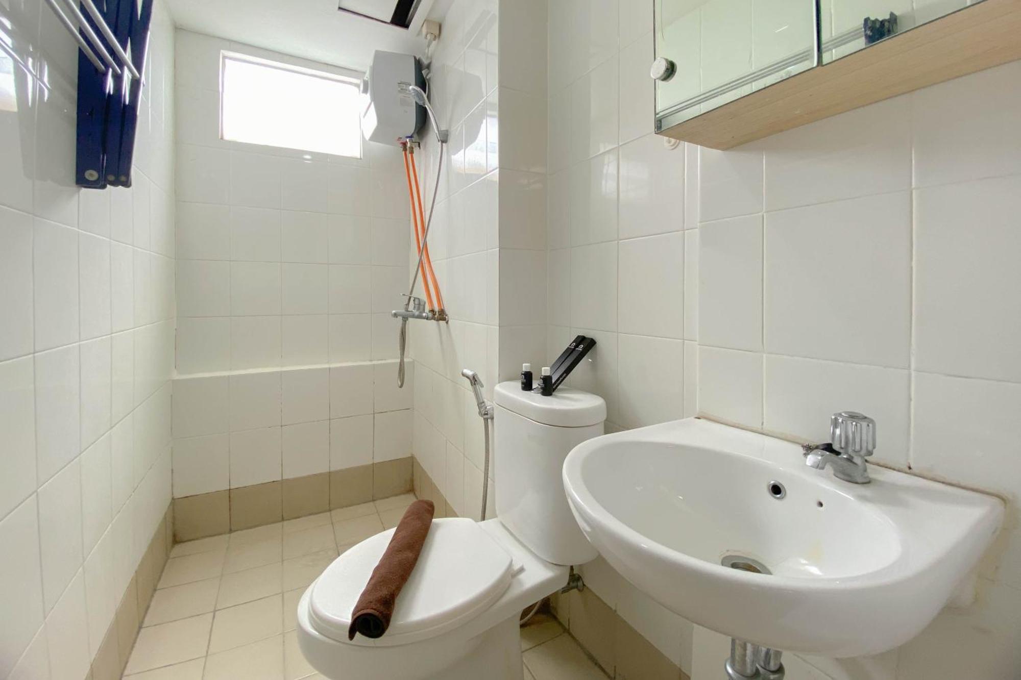 Comfort 2br At Bassura By Travelio Apartment