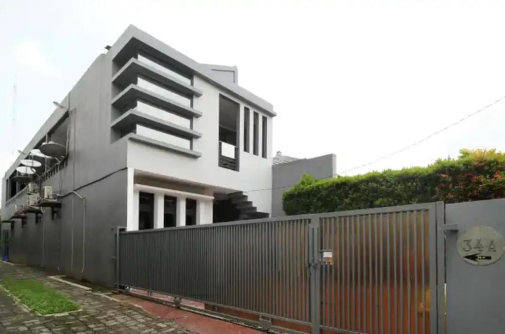Oyo 90438 Mampang 34 2*