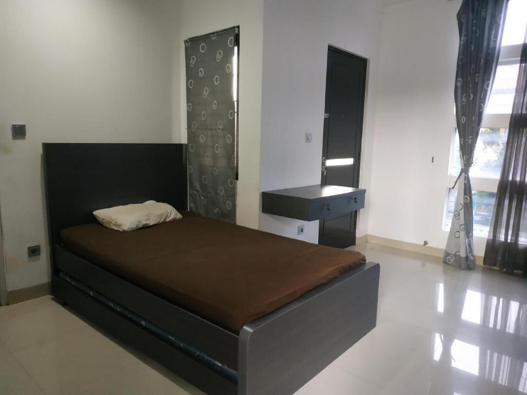 Oyo 90438 Mampang 34