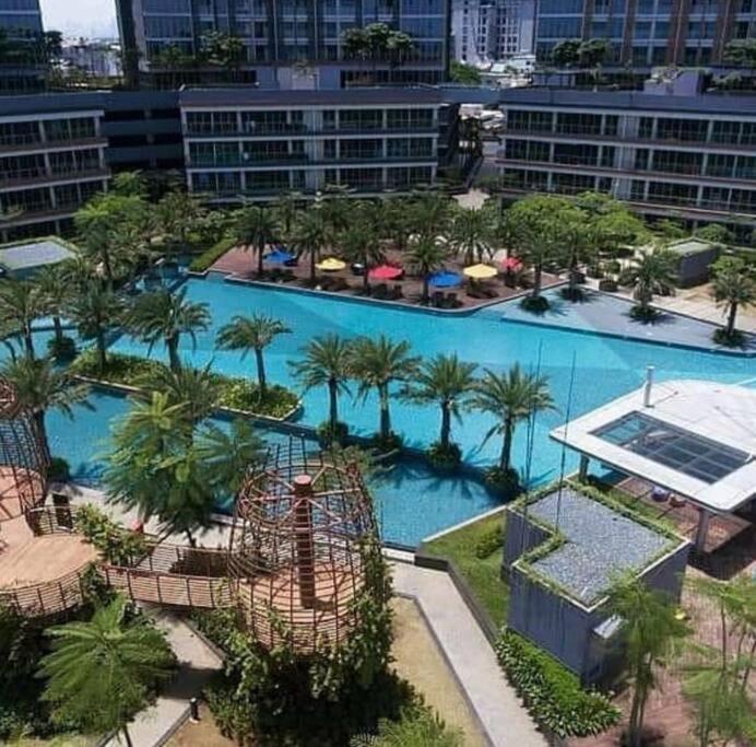 Luxury Sea View Free Wifi And Cozy Gold Coast Pik Next To Oakwood By Blezz Apartemen *