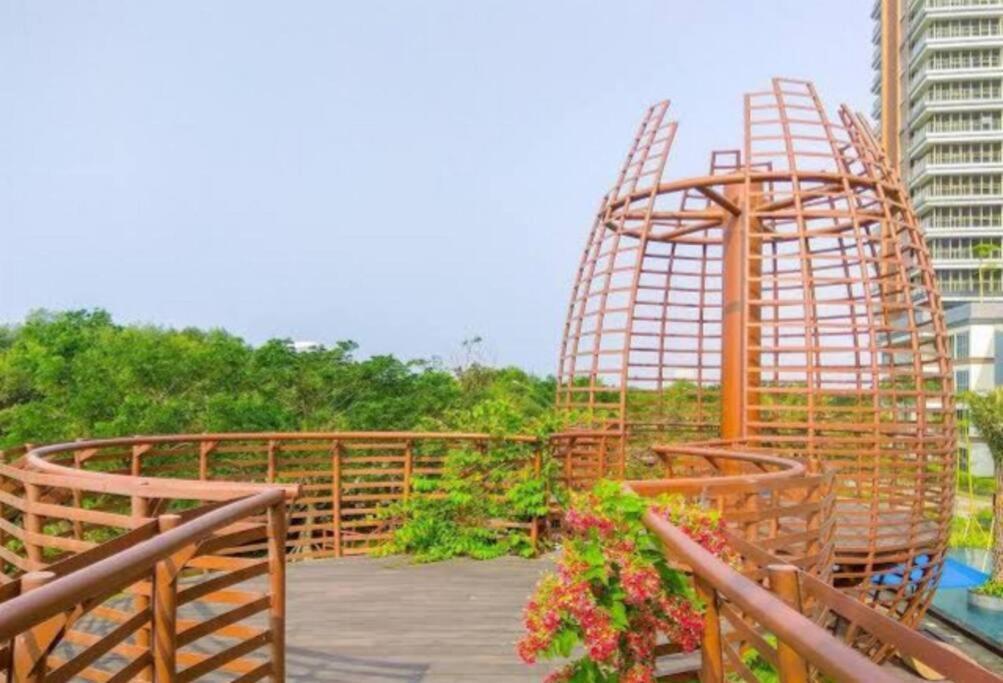 Luxury Sea View Free Wifi And Cozy Gold Coast Pik Next To Oakwood By Blezz Jakarta