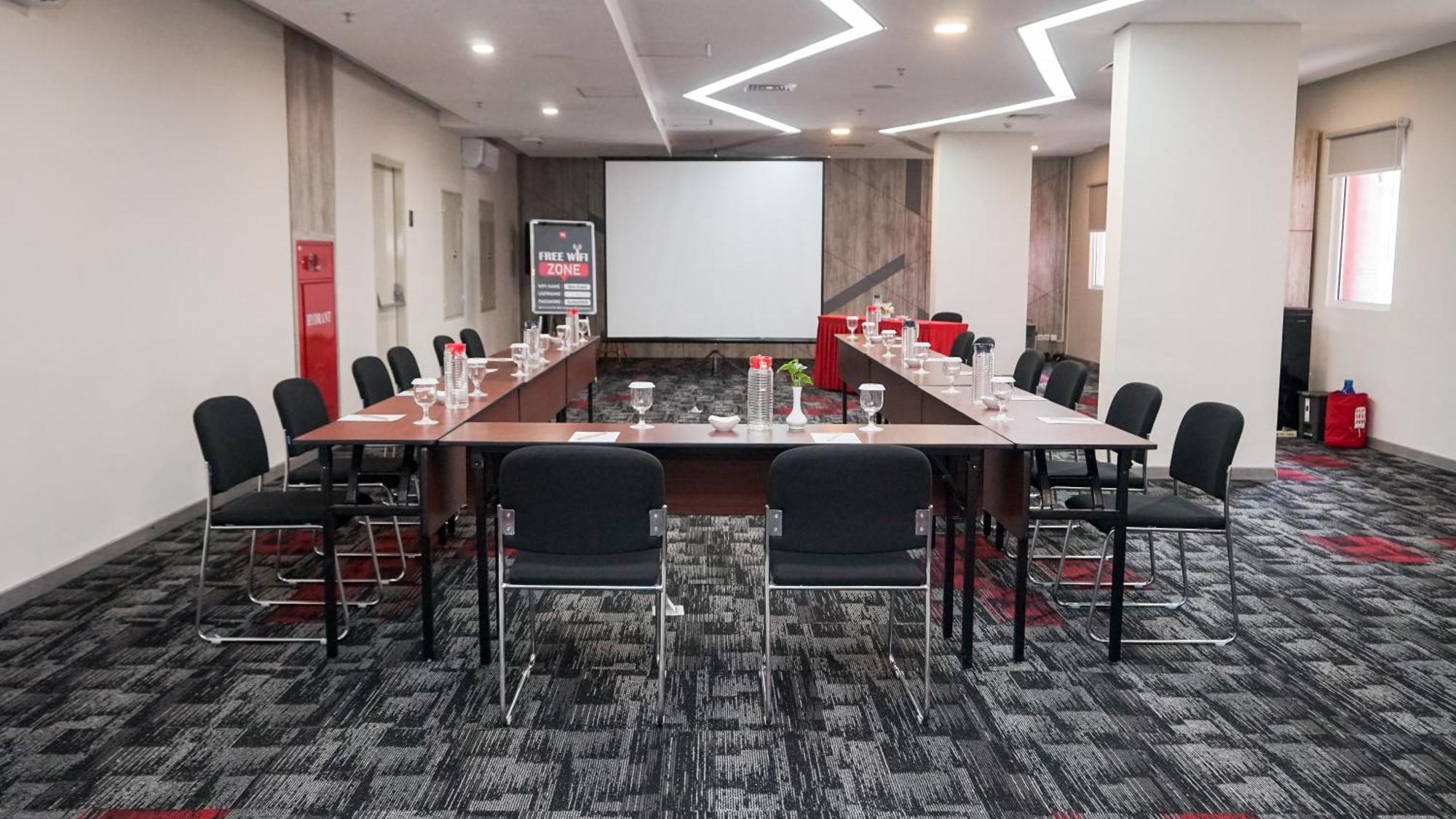 Hotel Ibis Senen 3*