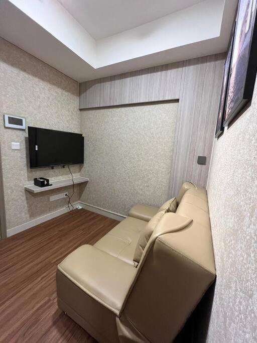 Gold Coast Classic Prs Netflix Apartment Jakarta