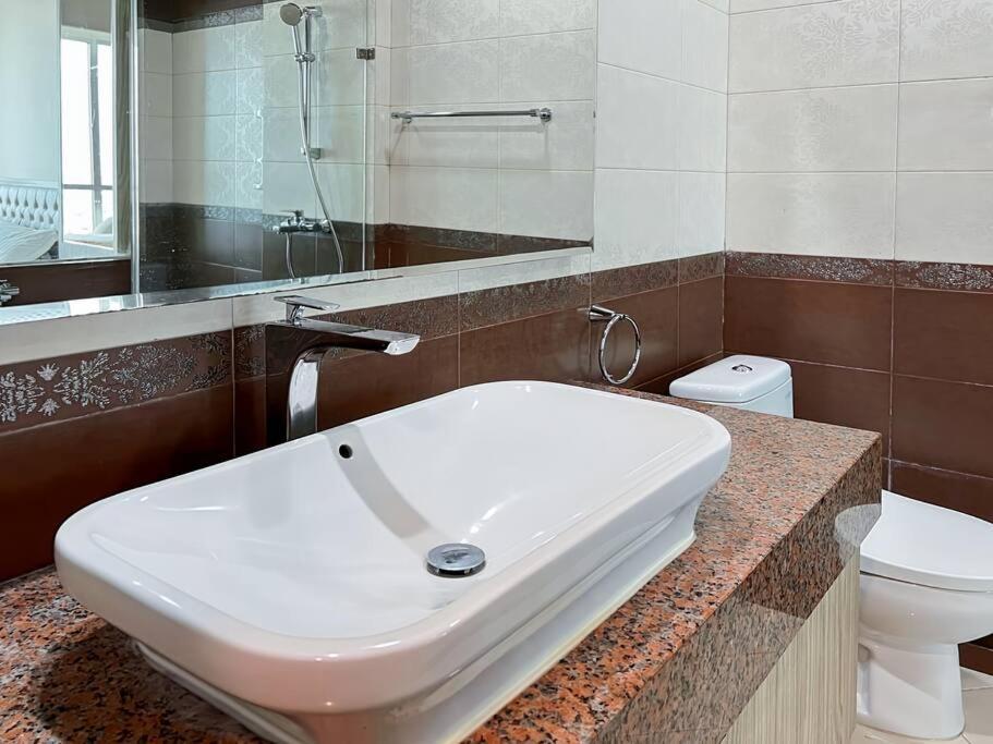 Luxury 3br Kemang Village With Netflix, Wifi, Pool By 2ndhome * Jakarta