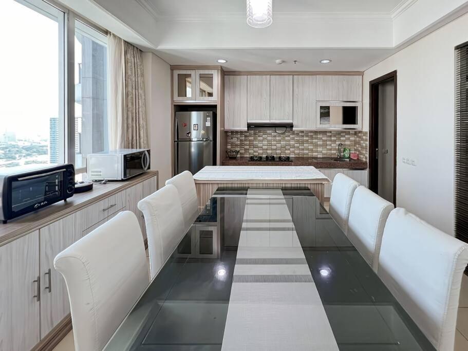 Luxury 3br Kemang Village With Netflix, Wifi, Pool By 2ndhome Jakarta