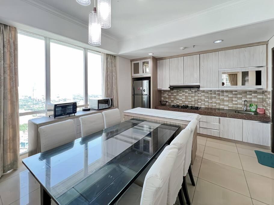 Luxury 3br Kemang Village With Netflix, Wifi, Pool By 2ndhome Jakarta