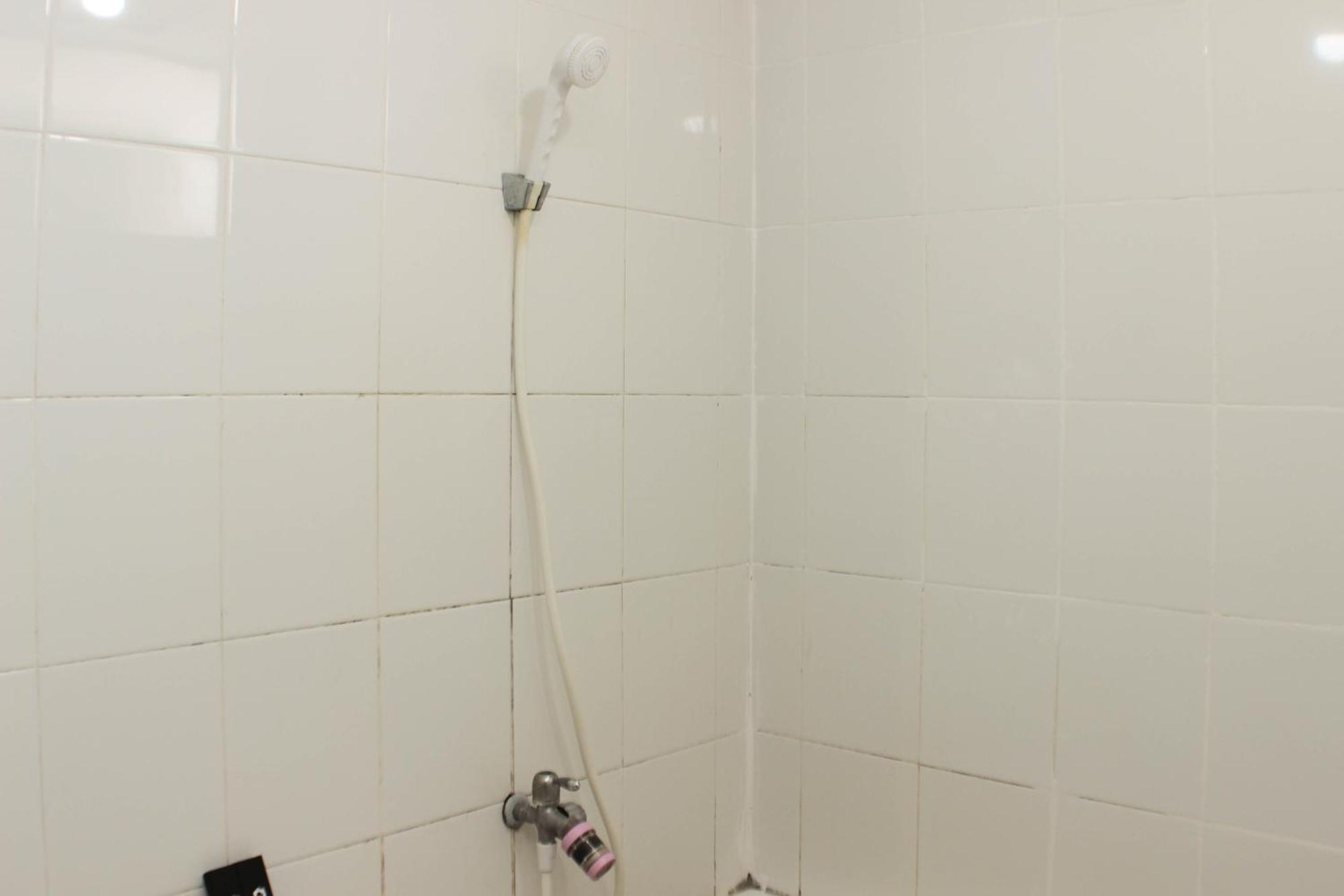 Apartment Comfy And Tranquil 2br Bassura Near Mall By Travelio