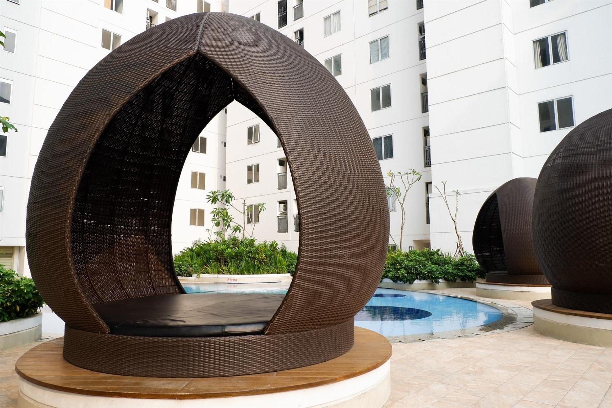 Comfy And Tranquil 2br Bassura Near Mall By Travelio Apartment
