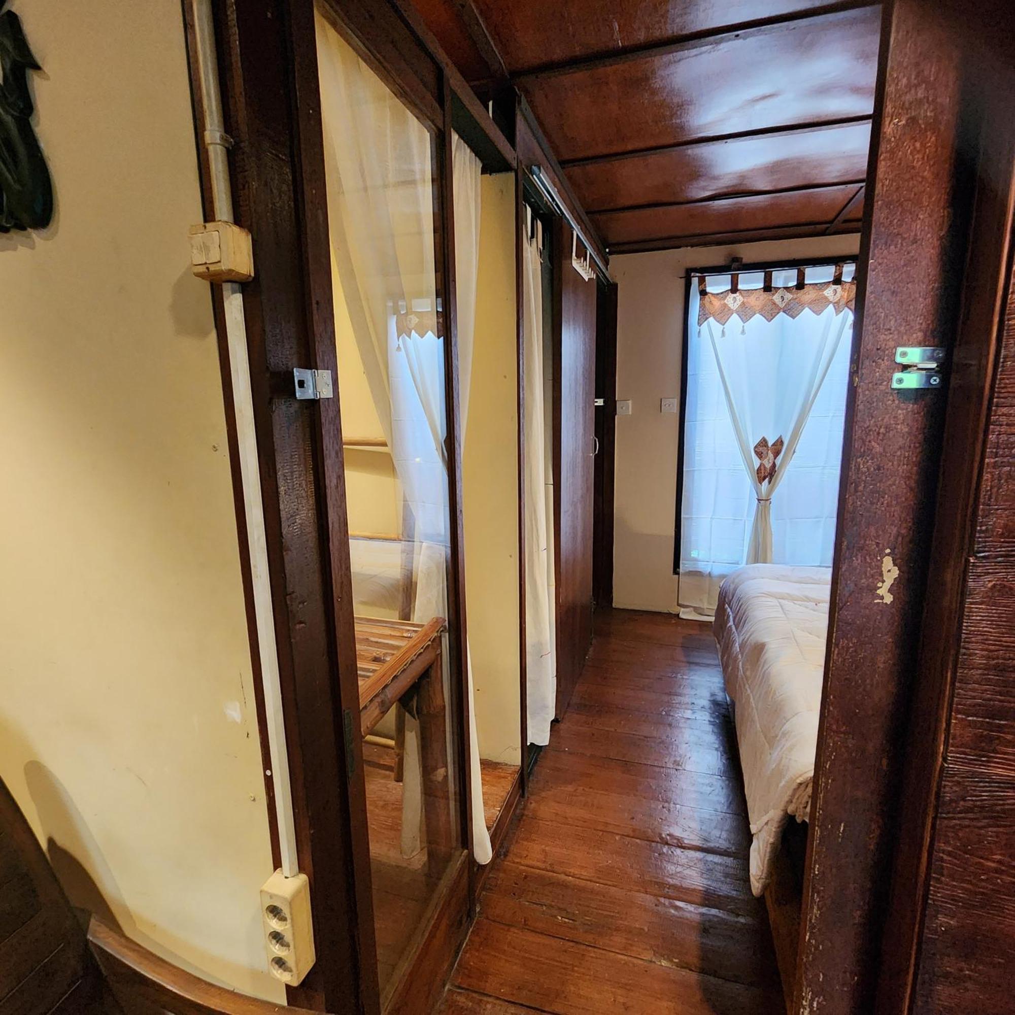 Gasthof Nila House, Sharia Family