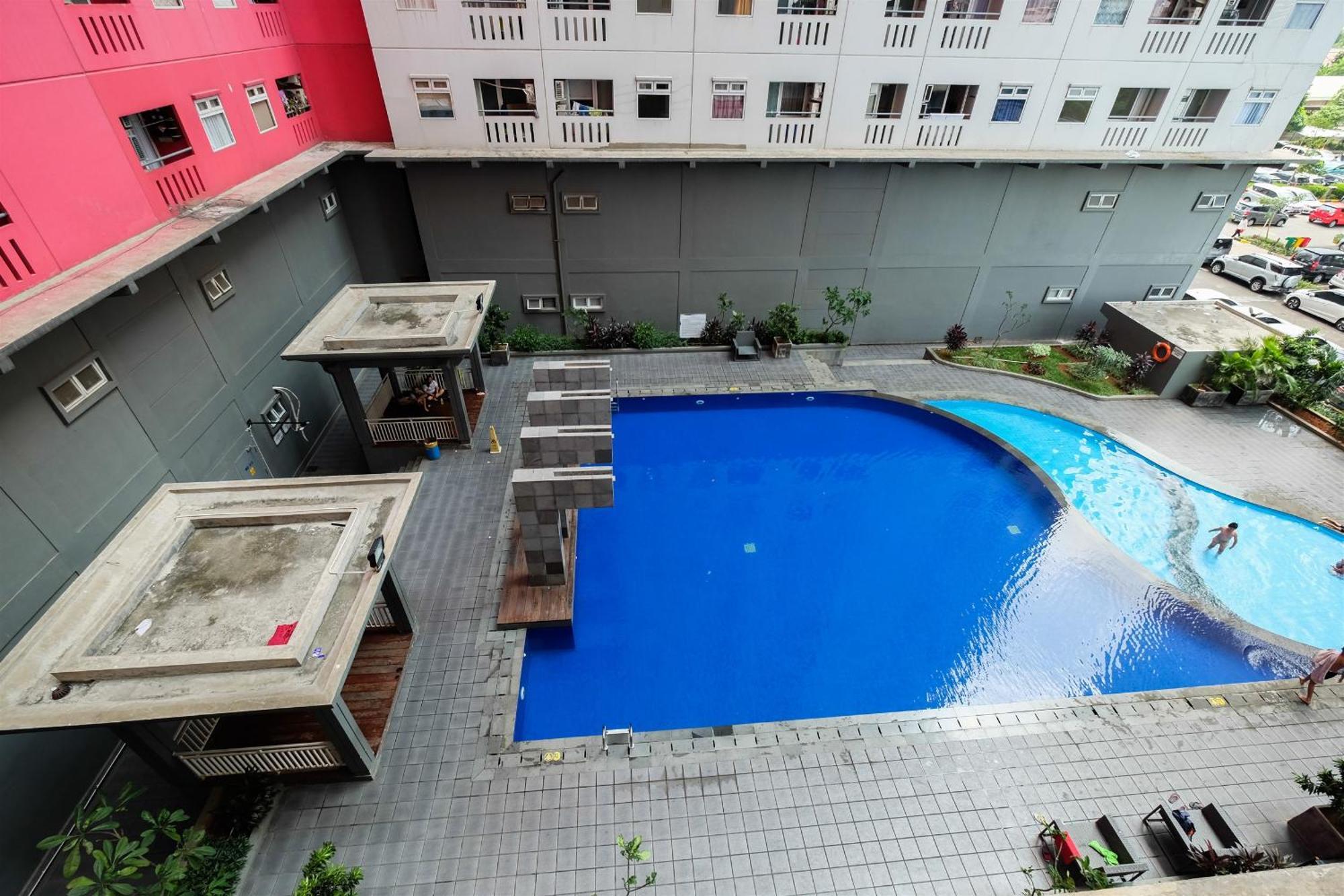 Homey 1br With Spacious Living Pramuka By Travelio