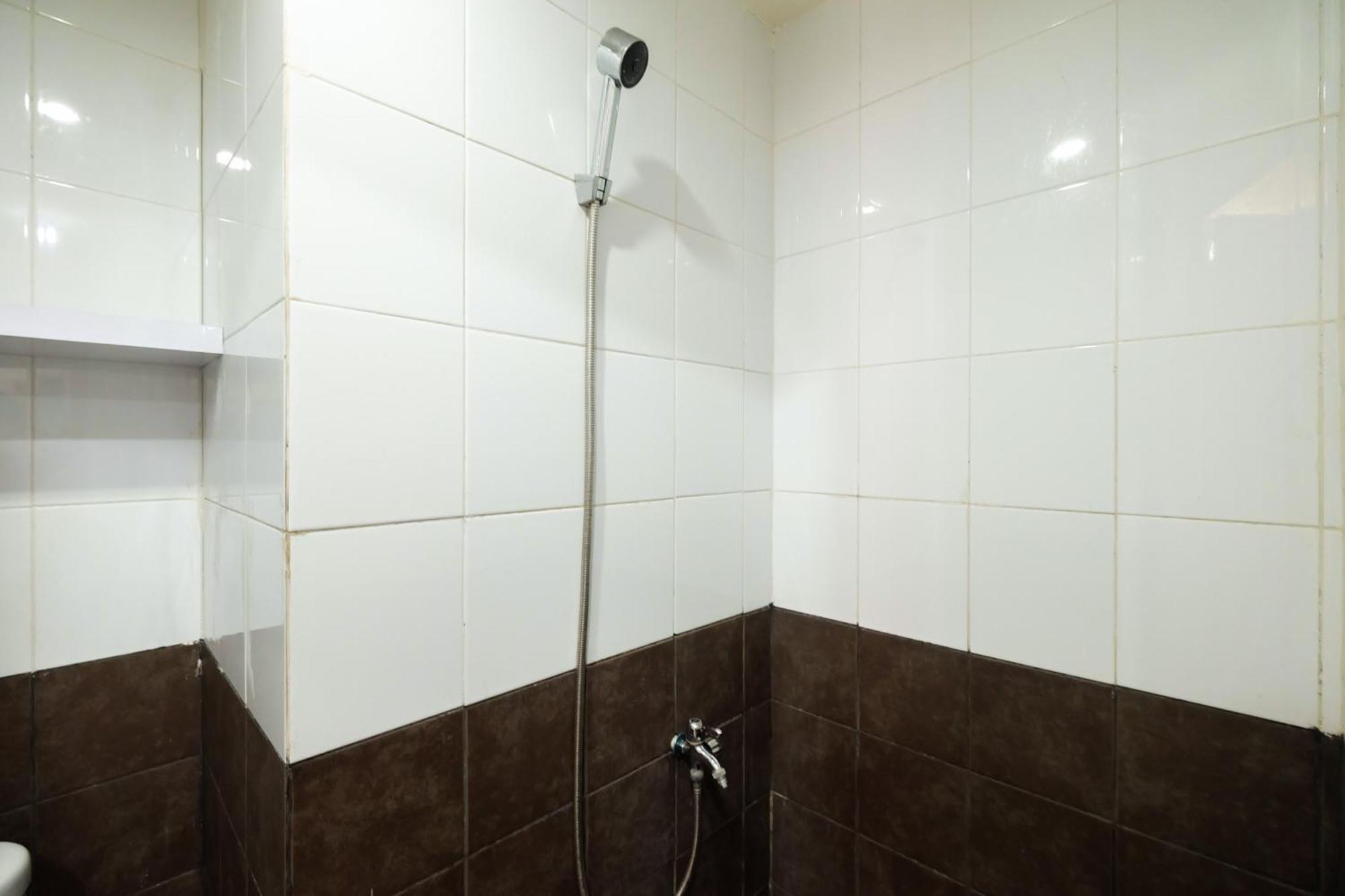 Homey 1br With Spacious Living Pramuka By Travelio * Jakarta