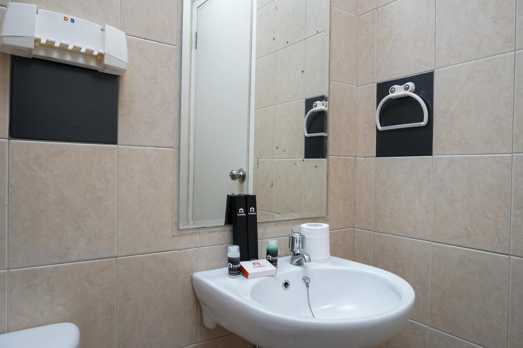 2br With Study Seaview At Marina Ancol By Travelio Apartment