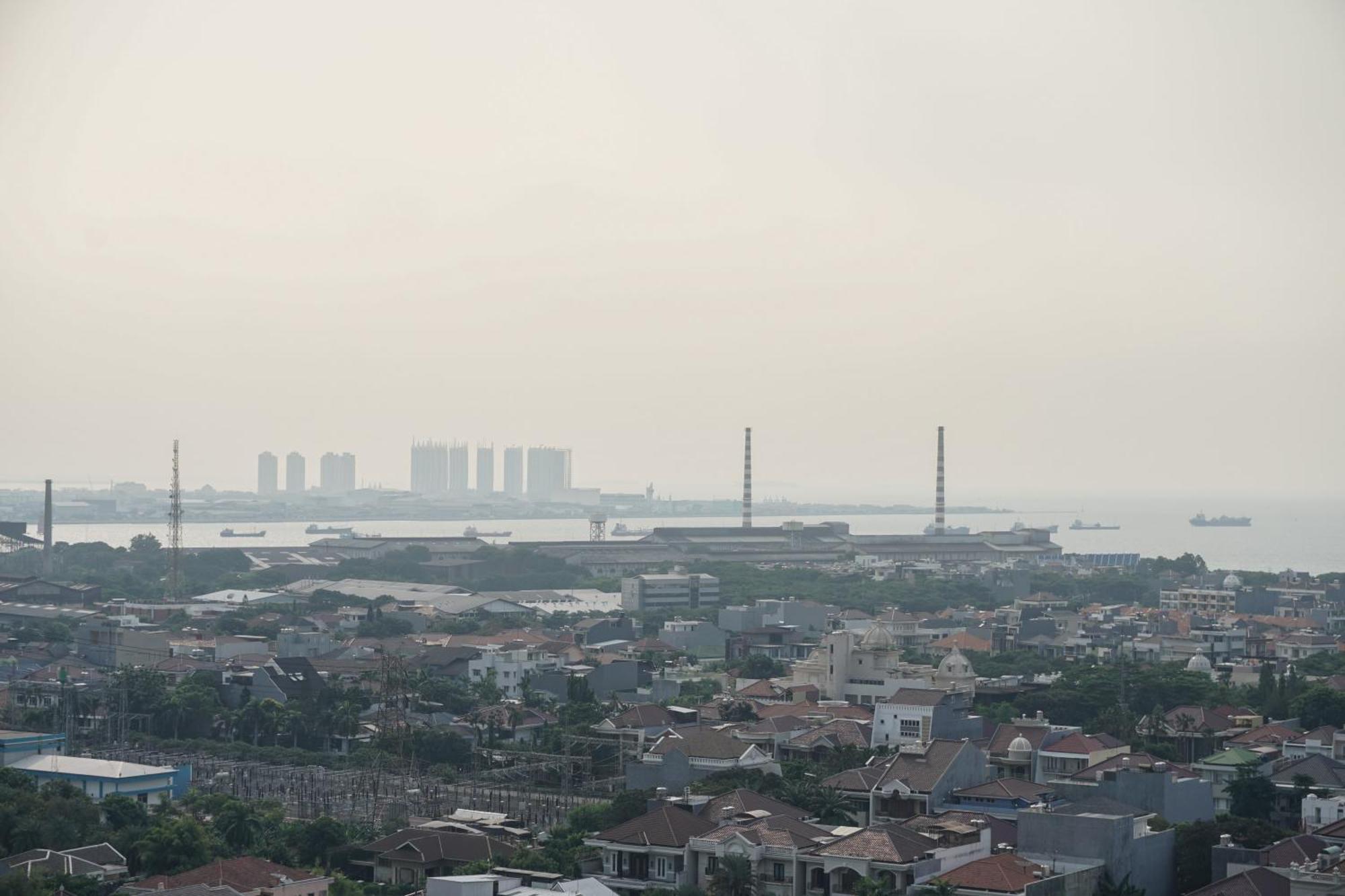 2br With Study Seaview At Marina Ancol By Travelio