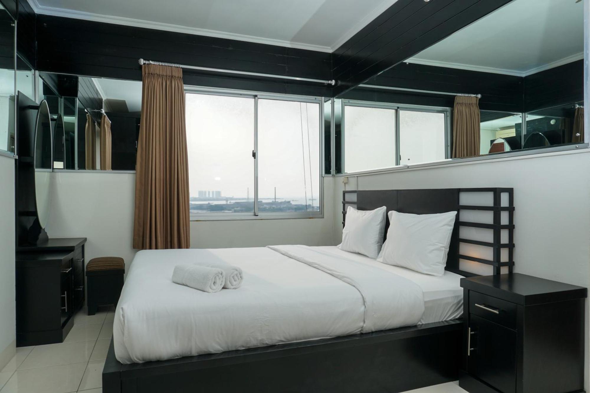 2br With Study Seaview At Marina Ancol By Travelio Apartment