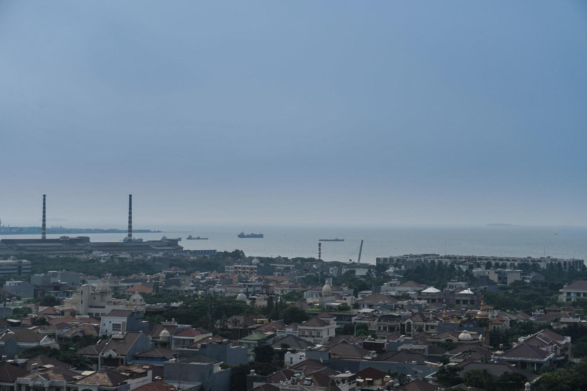 2br With Study Seaview At Marina Ancol By Travelio *