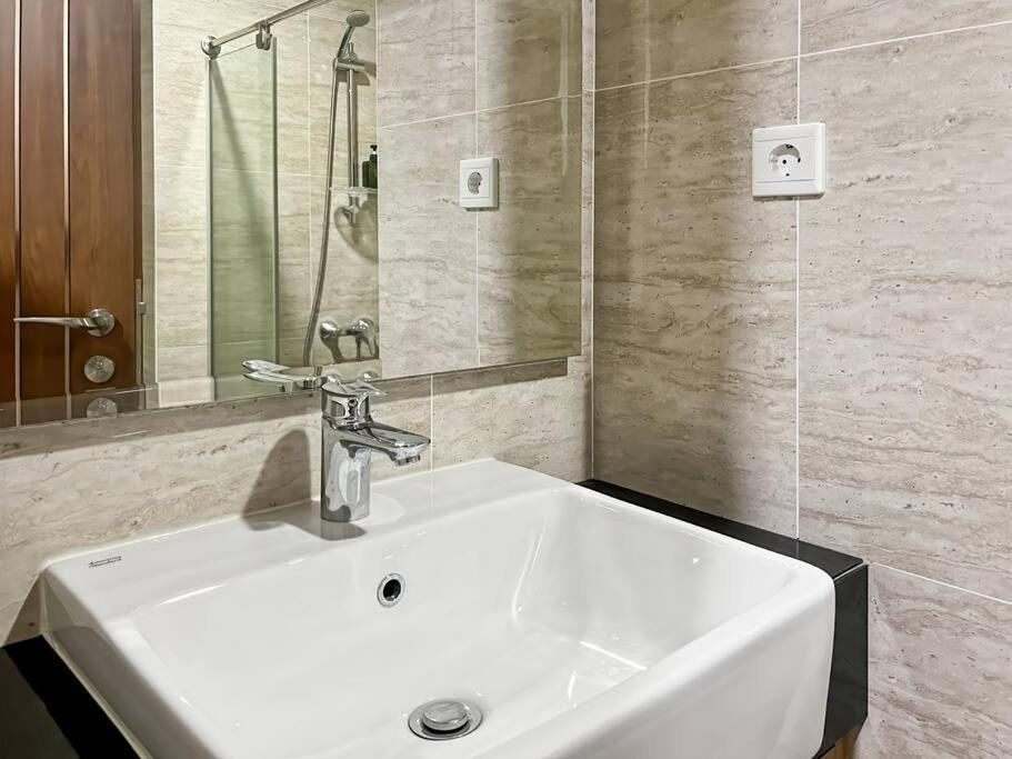 Apartment Stylish Southgate With Pool, Gym, Netflix By 2ndhome Jakarta