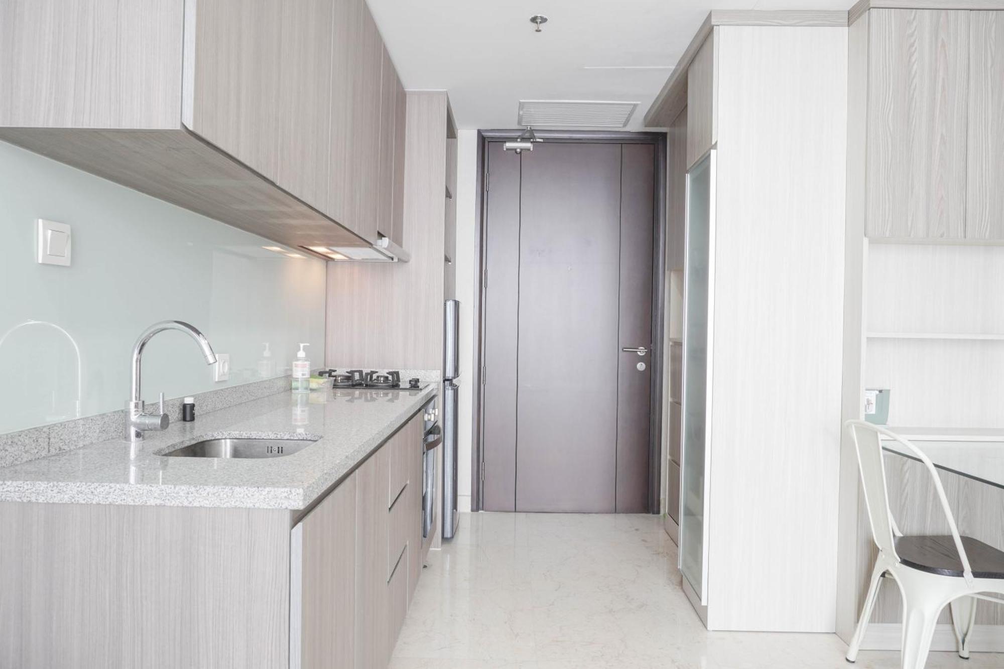 Stunning And Comfy 1br At Ciputra World 2 By Travelio Apartment Jakarta