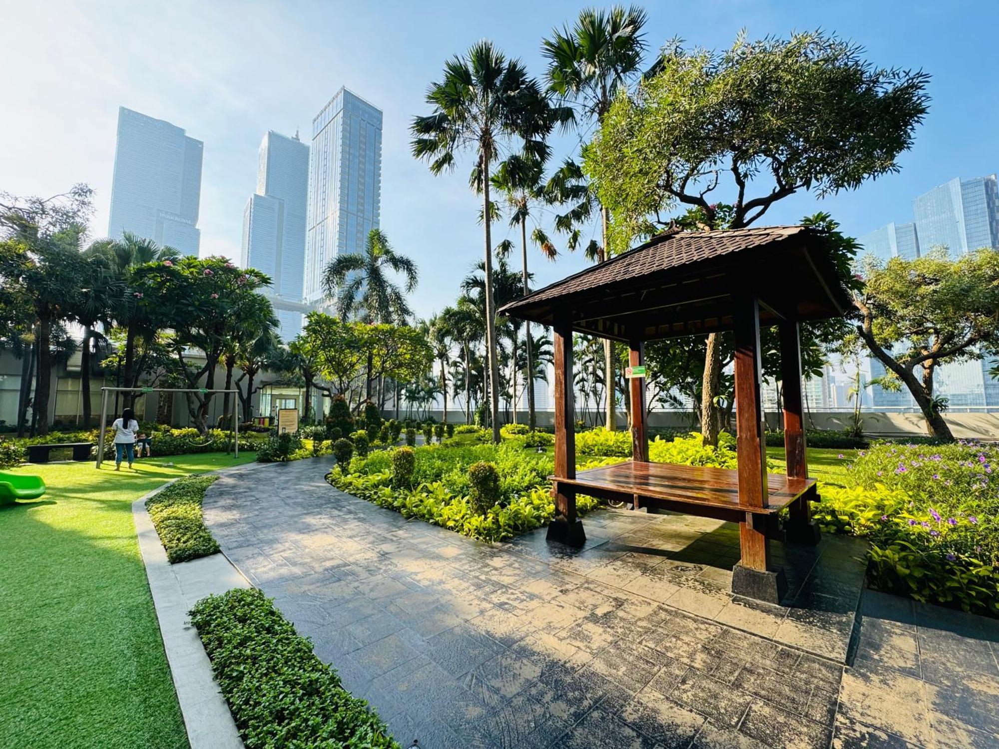 Emaar Moslem Friendly Stunning Comfy 2br At The Heart Of Apartment Jakarta