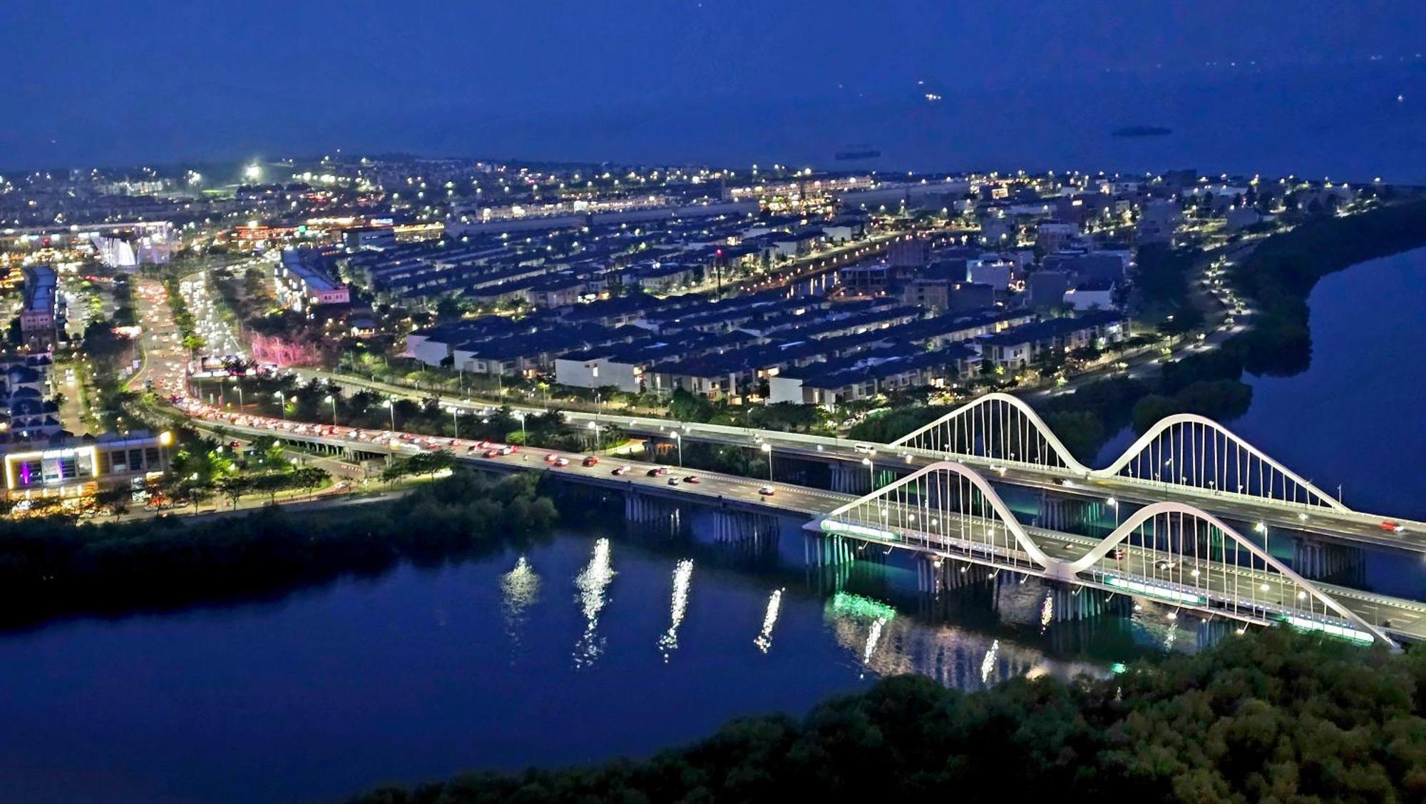 Sea View With Bridge At Gold Coast Pik High Floor *