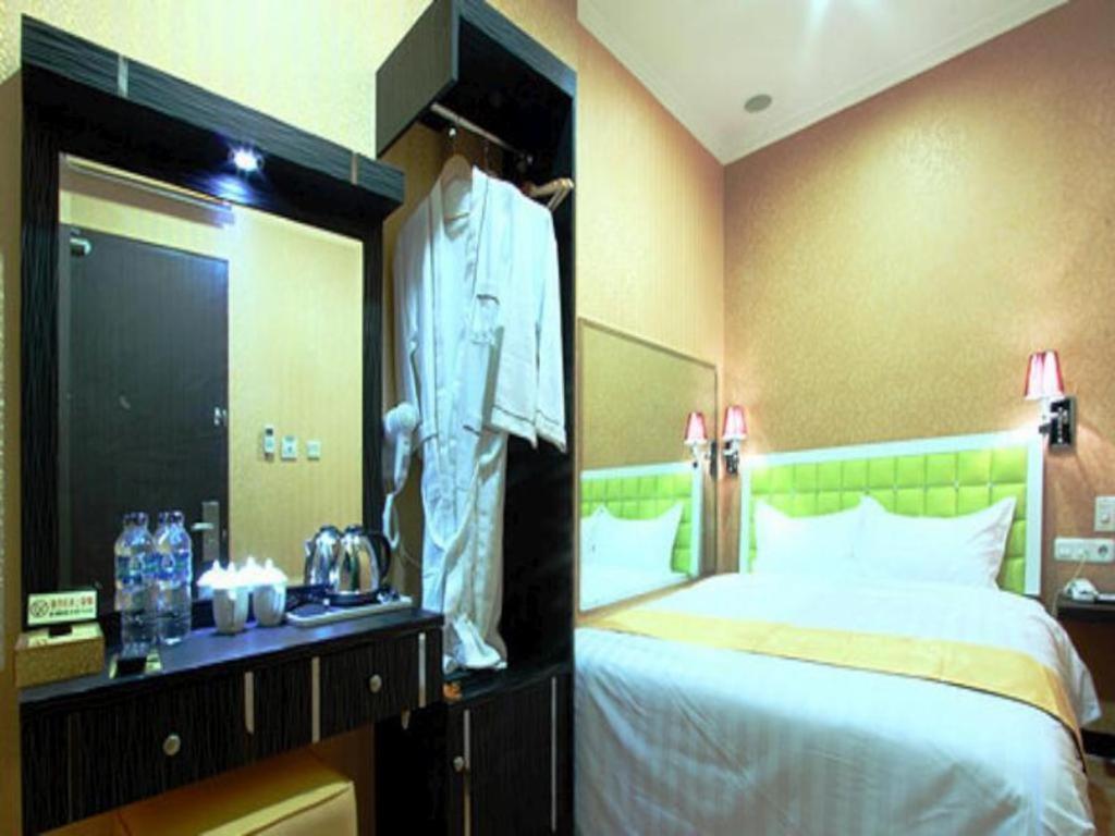 Hotel Rovi Boutique 3*