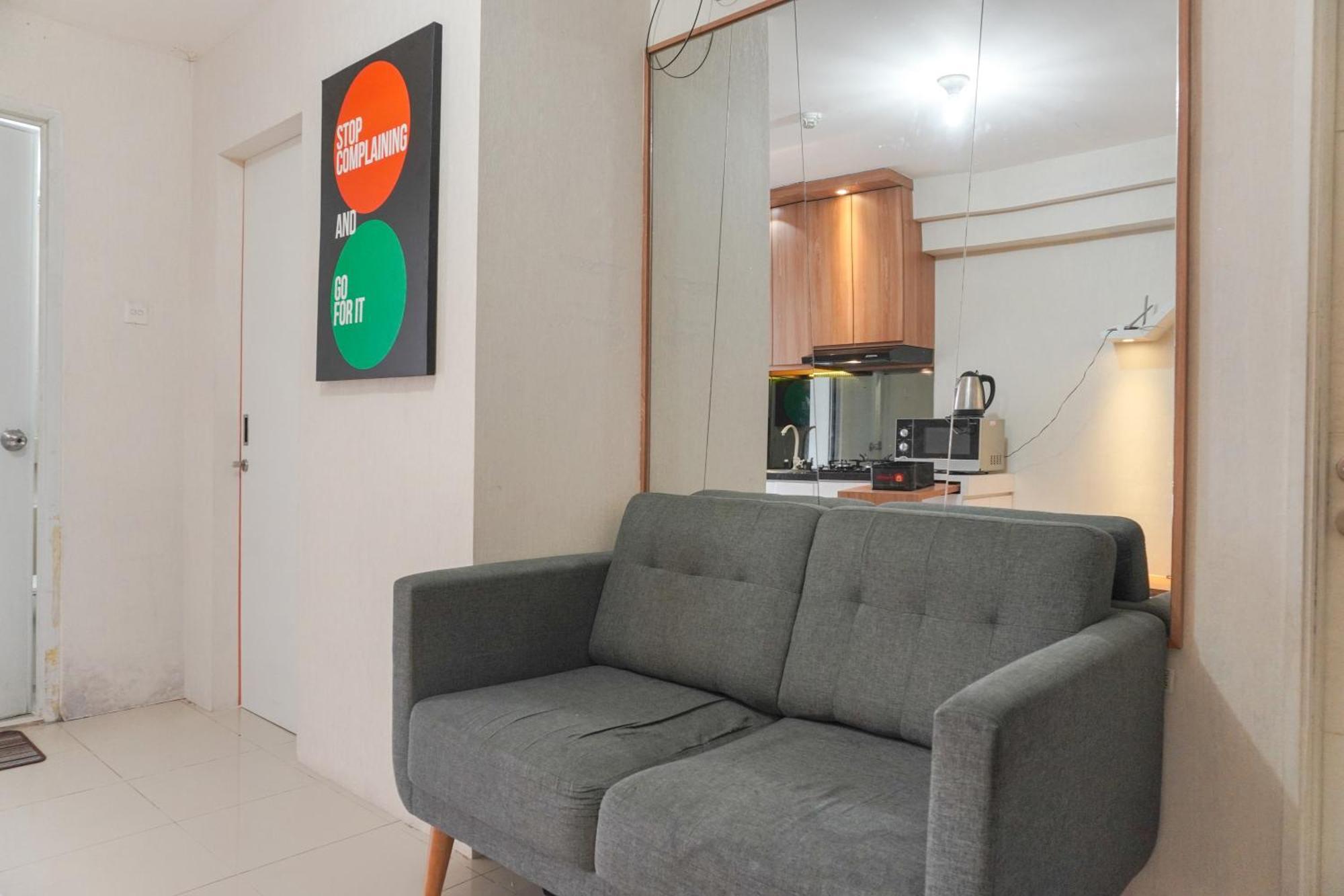 Apartment Elegant And Comfy 2br Above Mall At Bassura By Travelio