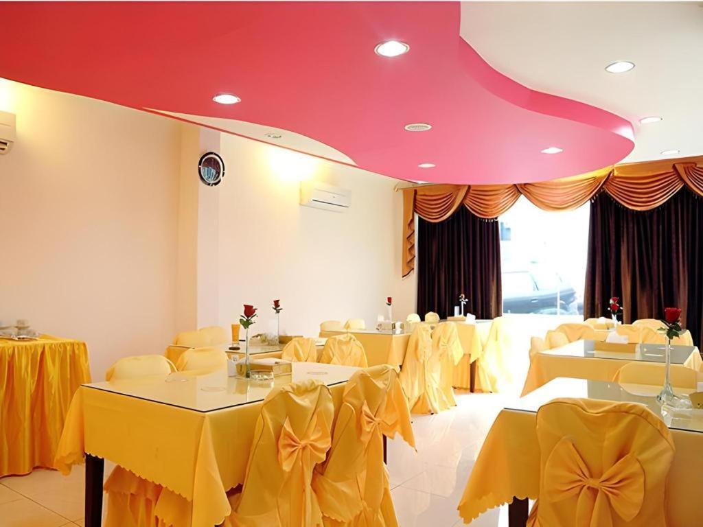 Hotel Rovi Boutique 3*