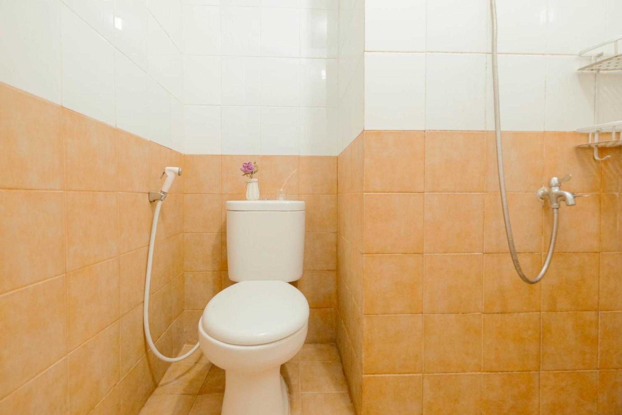 Cozy With Direct Access To Mall At Pramuka By Travelio *