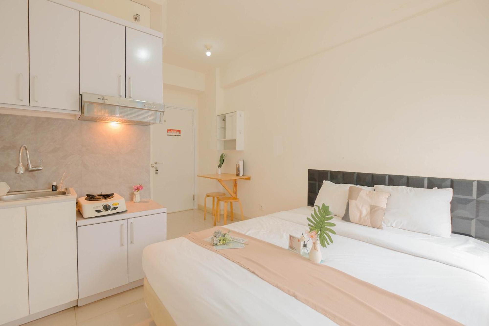 Cozy With Direct Access To Mall At Pramuka By Travelio Apartment Jakarta