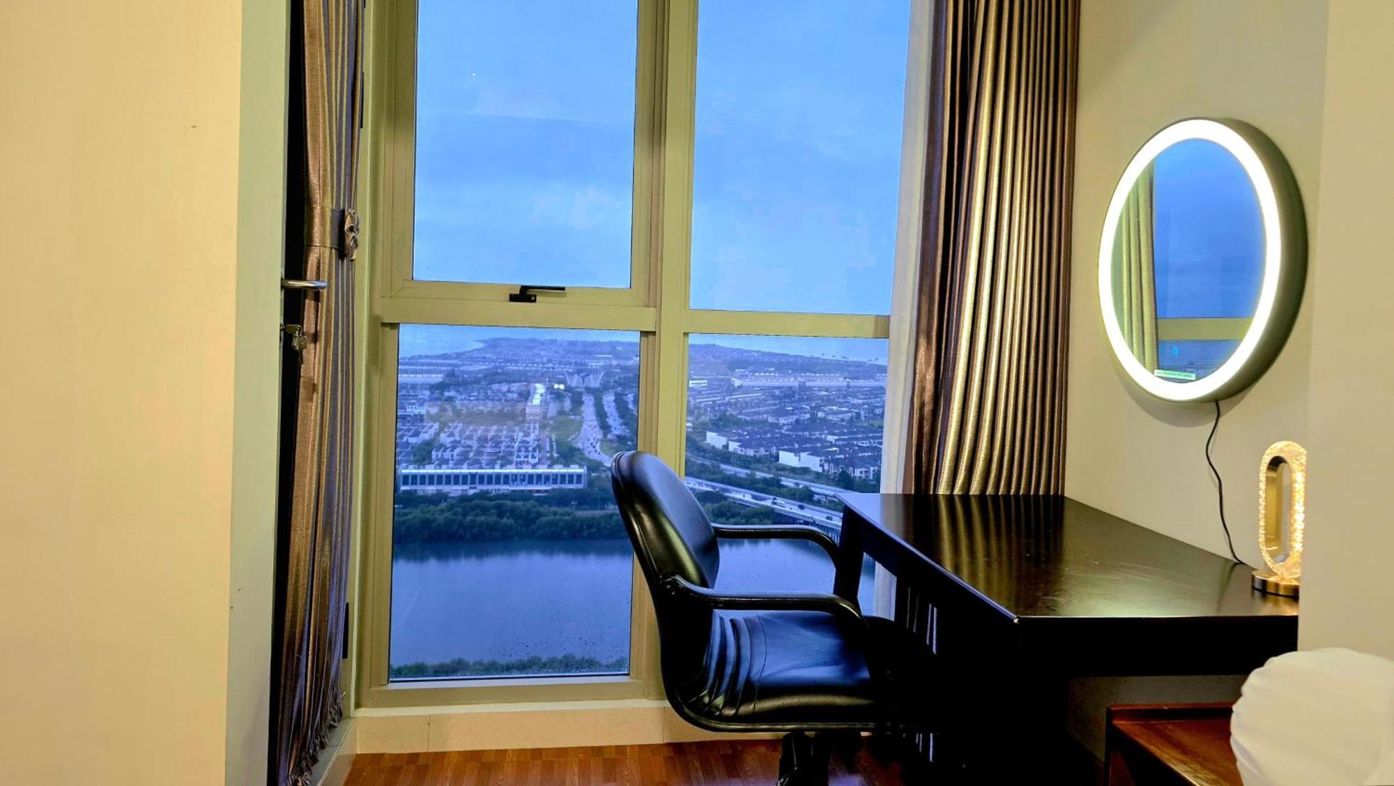 Sea View With Bridge At Gold Coast Pik High Floor Apartemen Jakarta