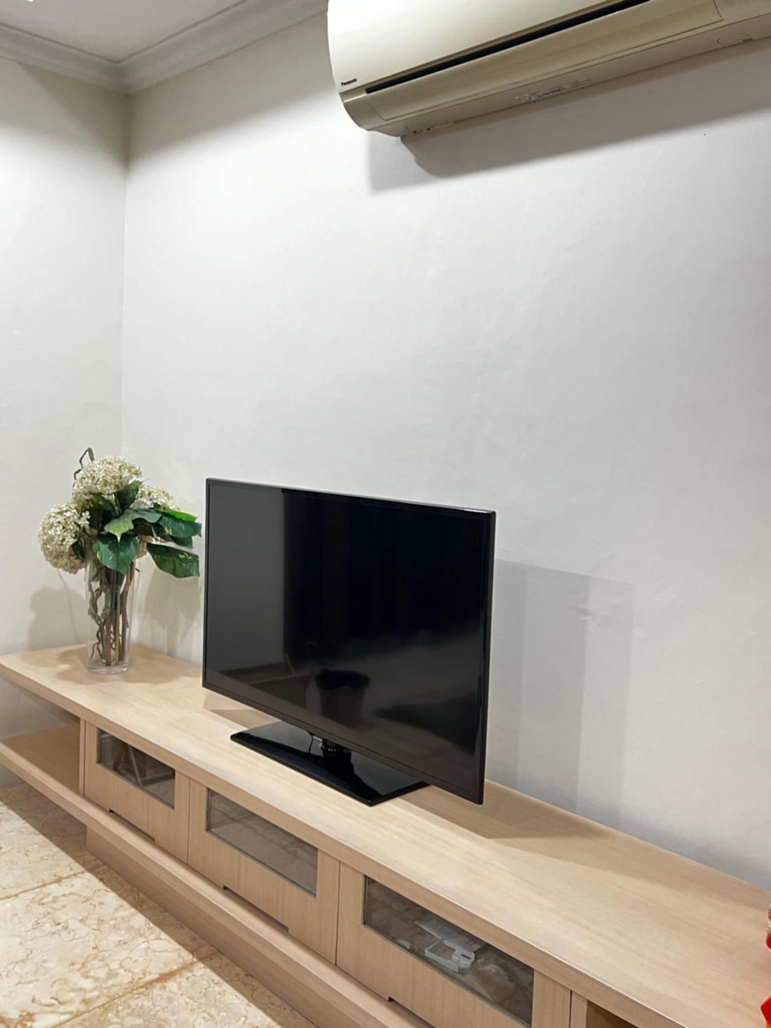 Homestay Istana Sahid Sudirman - With Private Room, Bathroom & Tv