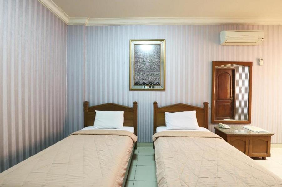 678 Kemang Powered By Cocotel Khách sạn 3*