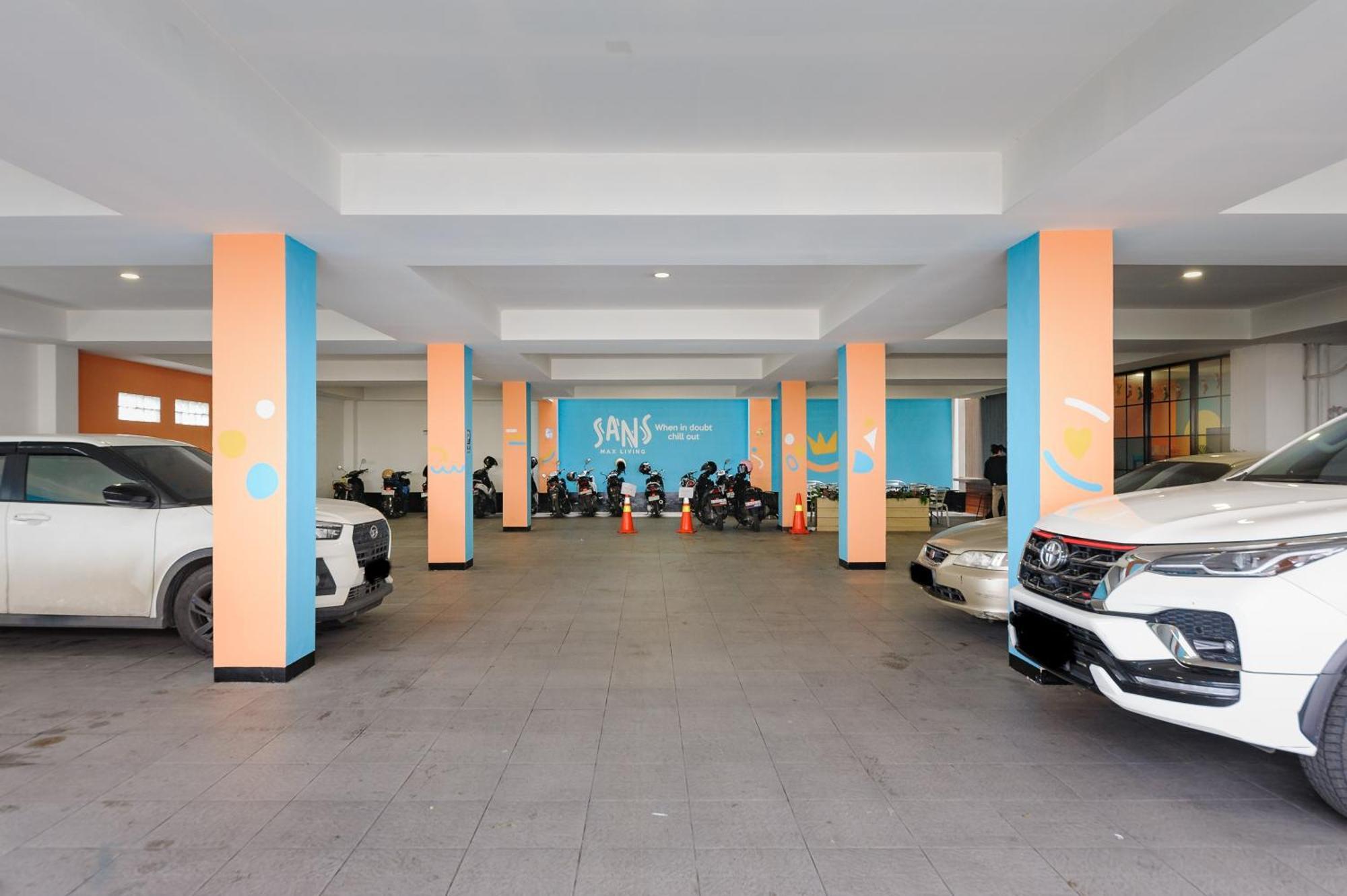 Sans Hotel Max Living Cengkareng Jakarta