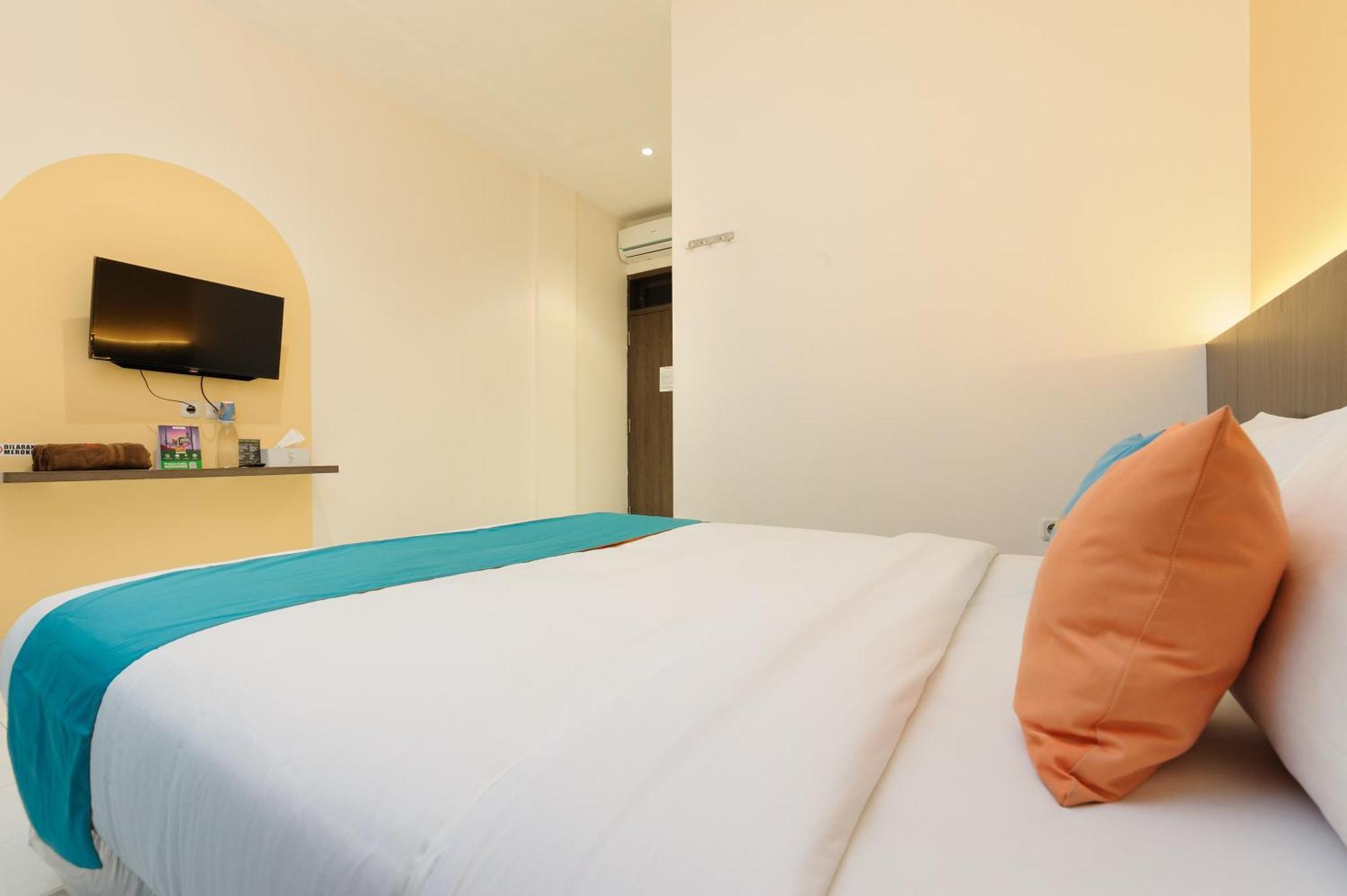 Hotel Sans Hotel Max Living Cengkareng