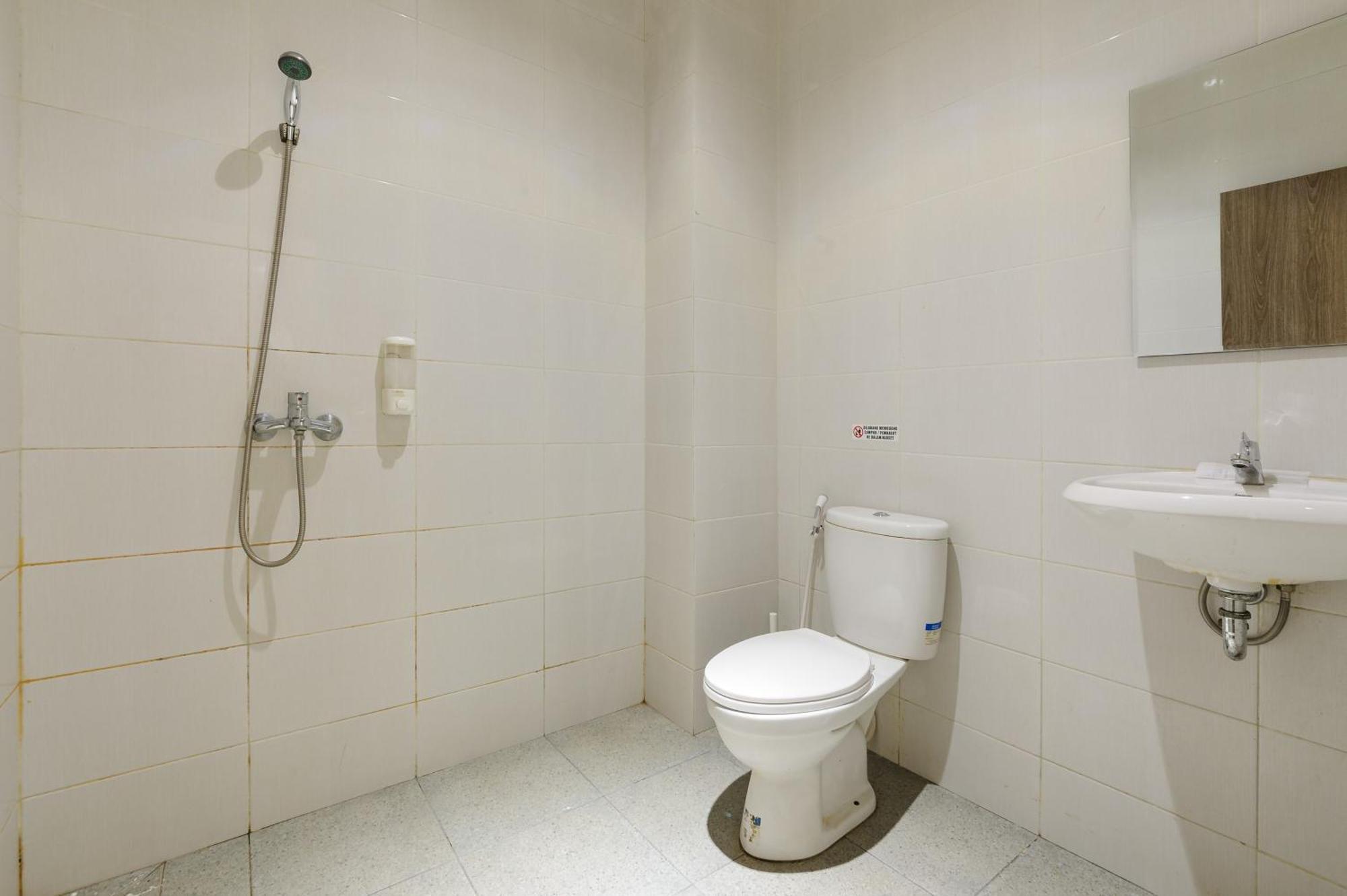 Hotel Sans Hotel Max Living Cengkareng Jakarta
