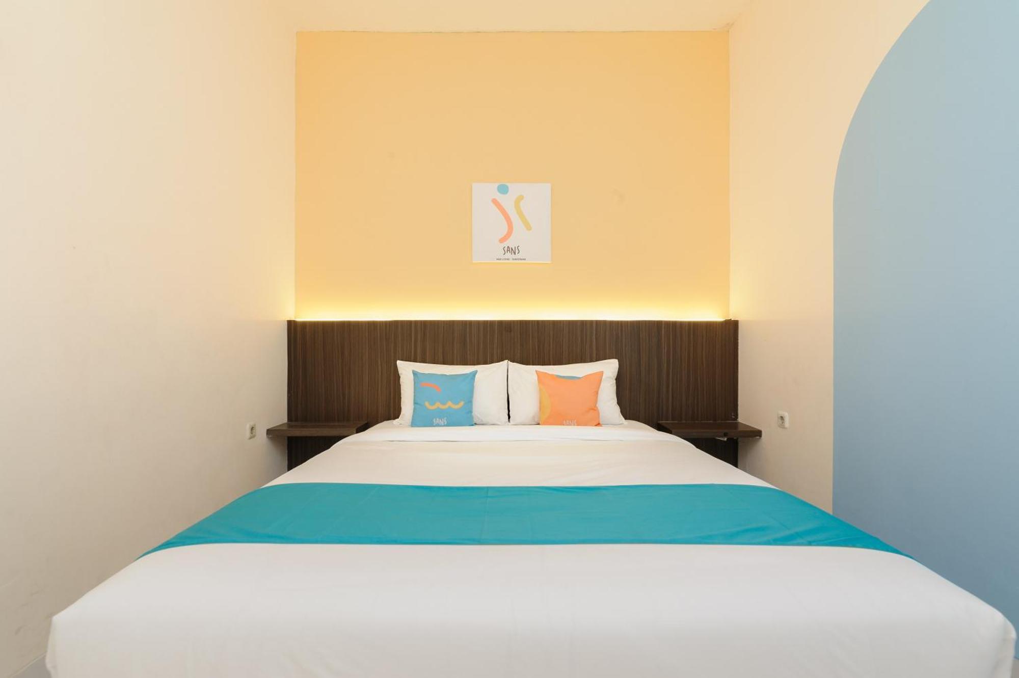 Sans Hotel Max Living Cengkareng Jakarta