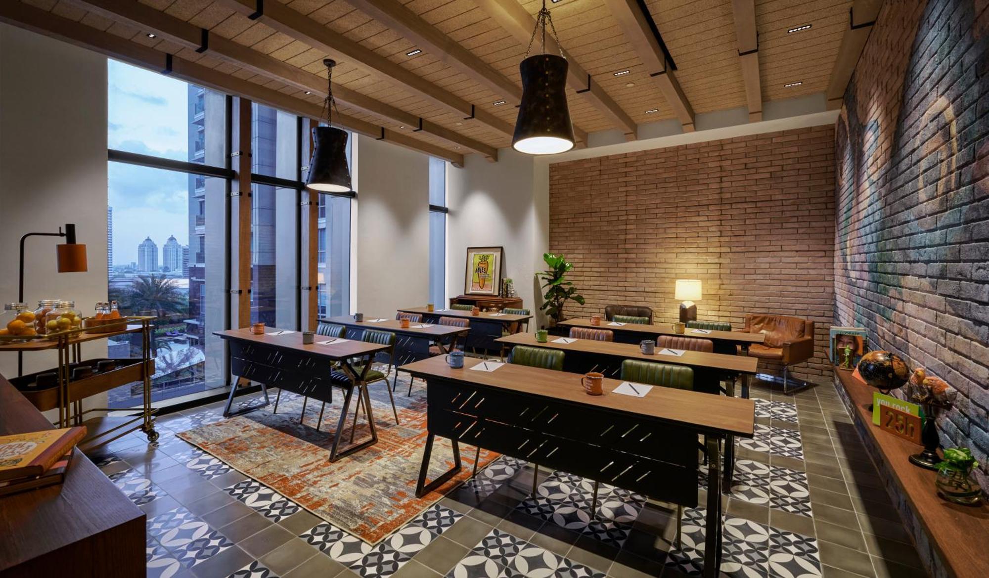 Hotel 25hours The Oddbird Jakarta