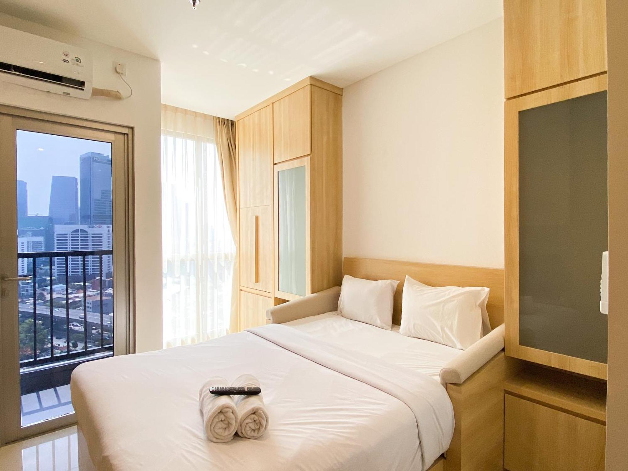 Modern Design And Homey Ciputra World 2 By Travelio Apartment *