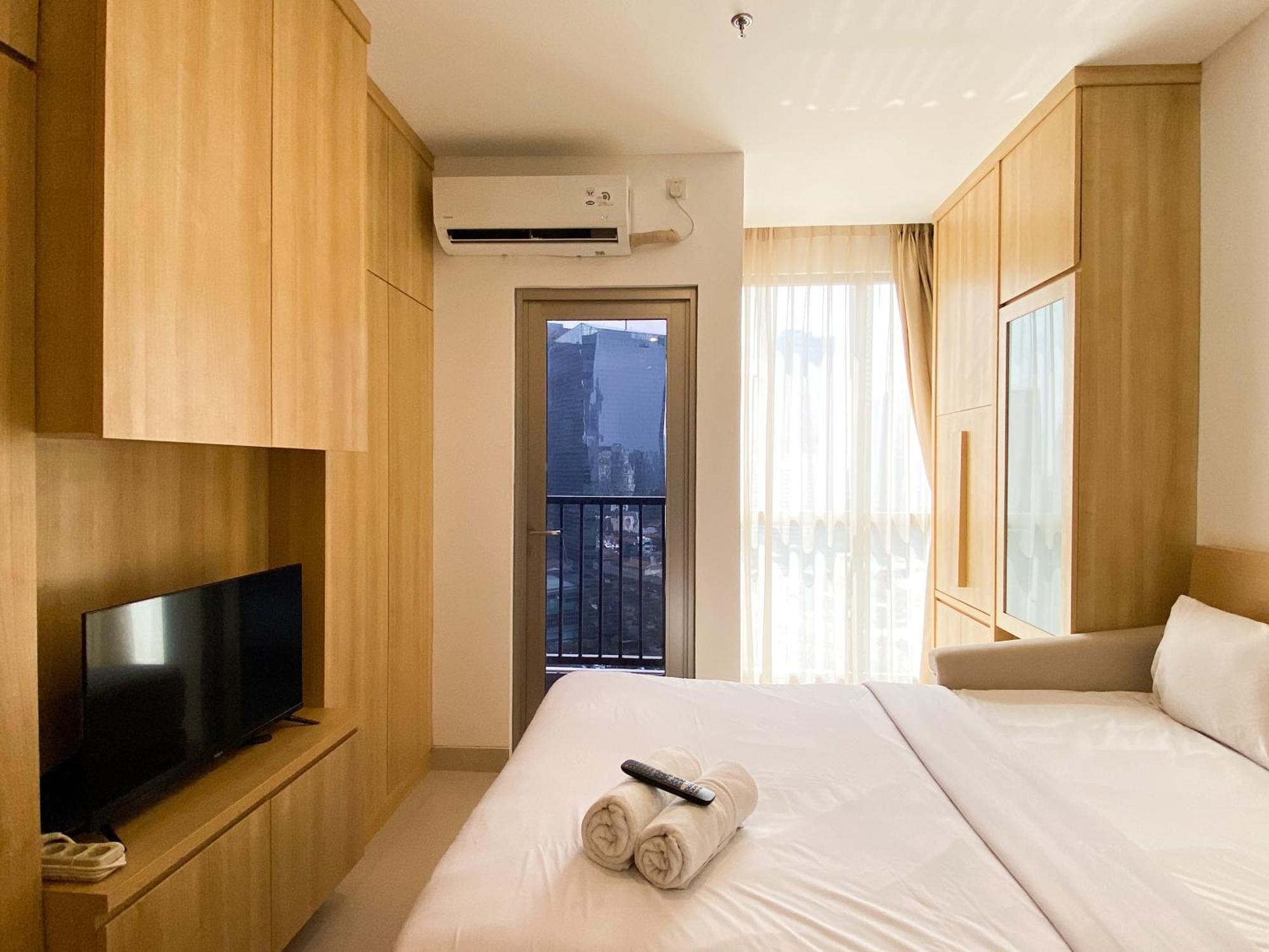 Apartment Modern Design And Homey Ciputra World 2 By Travelio Jakarta