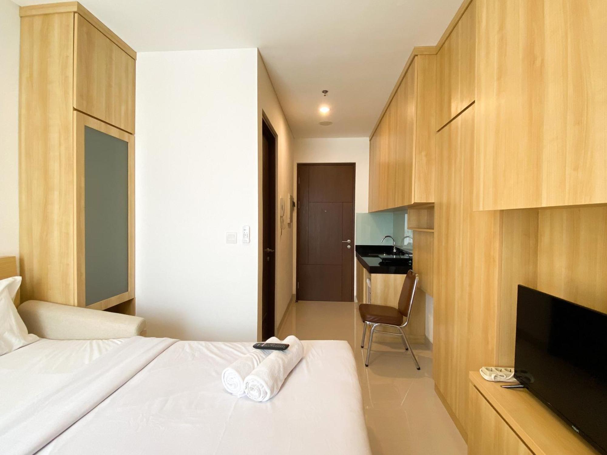 Modern Design And Homey Ciputra World 2 By Travelio Apartment