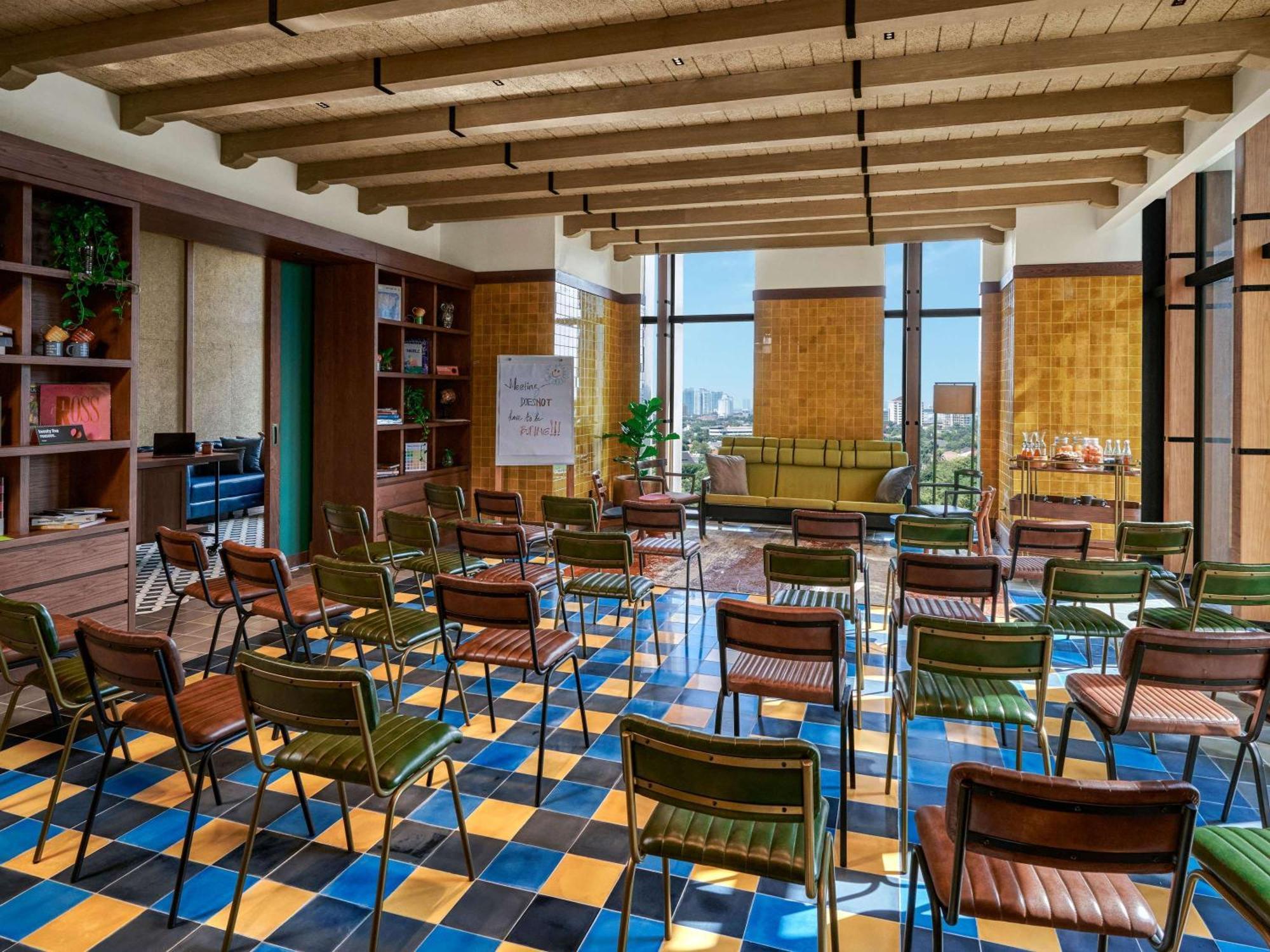 25hours The Oddbird Hotel Jakarta