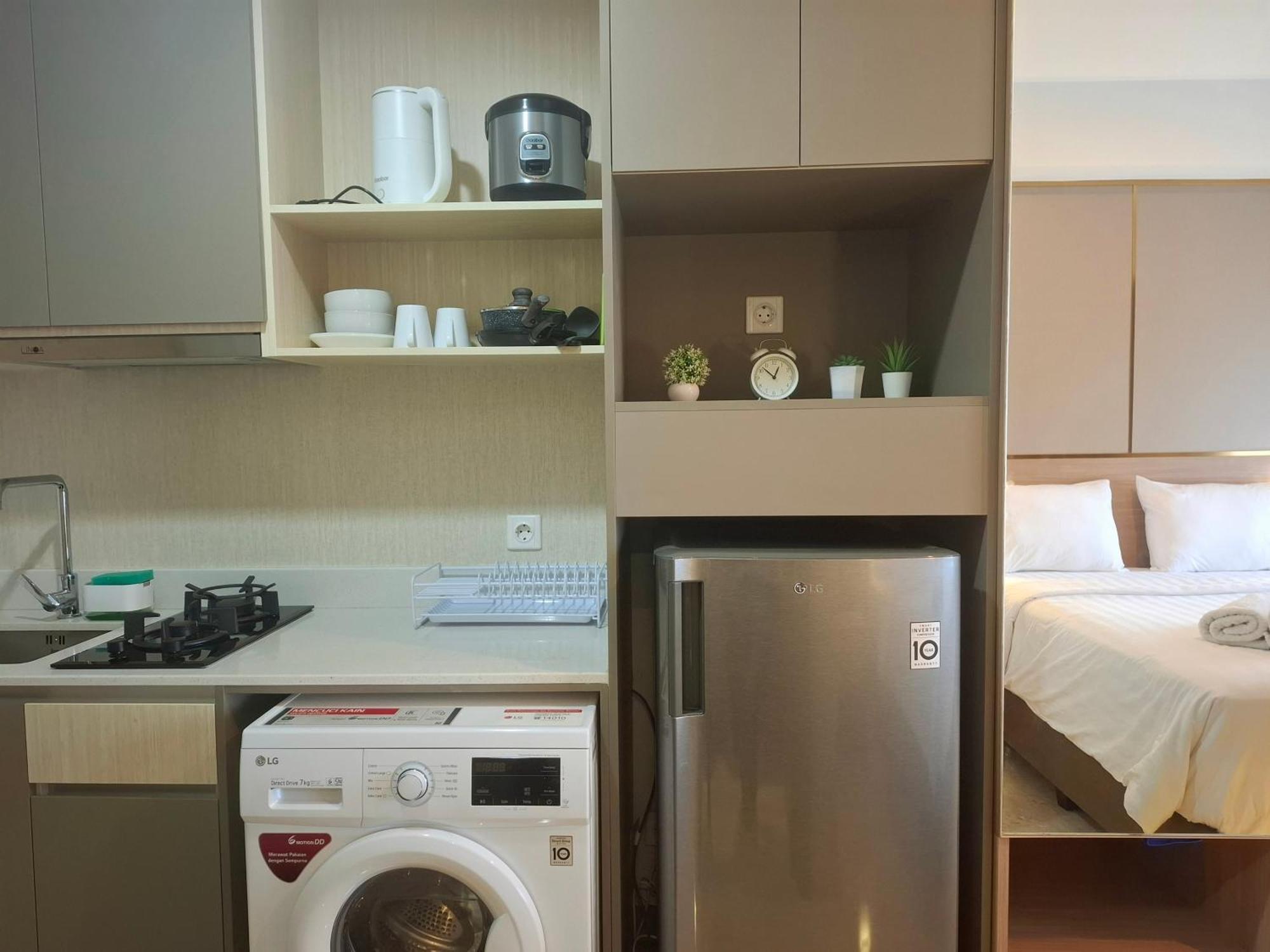 Apartemen Luxury Sea View Free Wifi And Cozy Gold Coast Pik Next To Oakwood By Blezz *