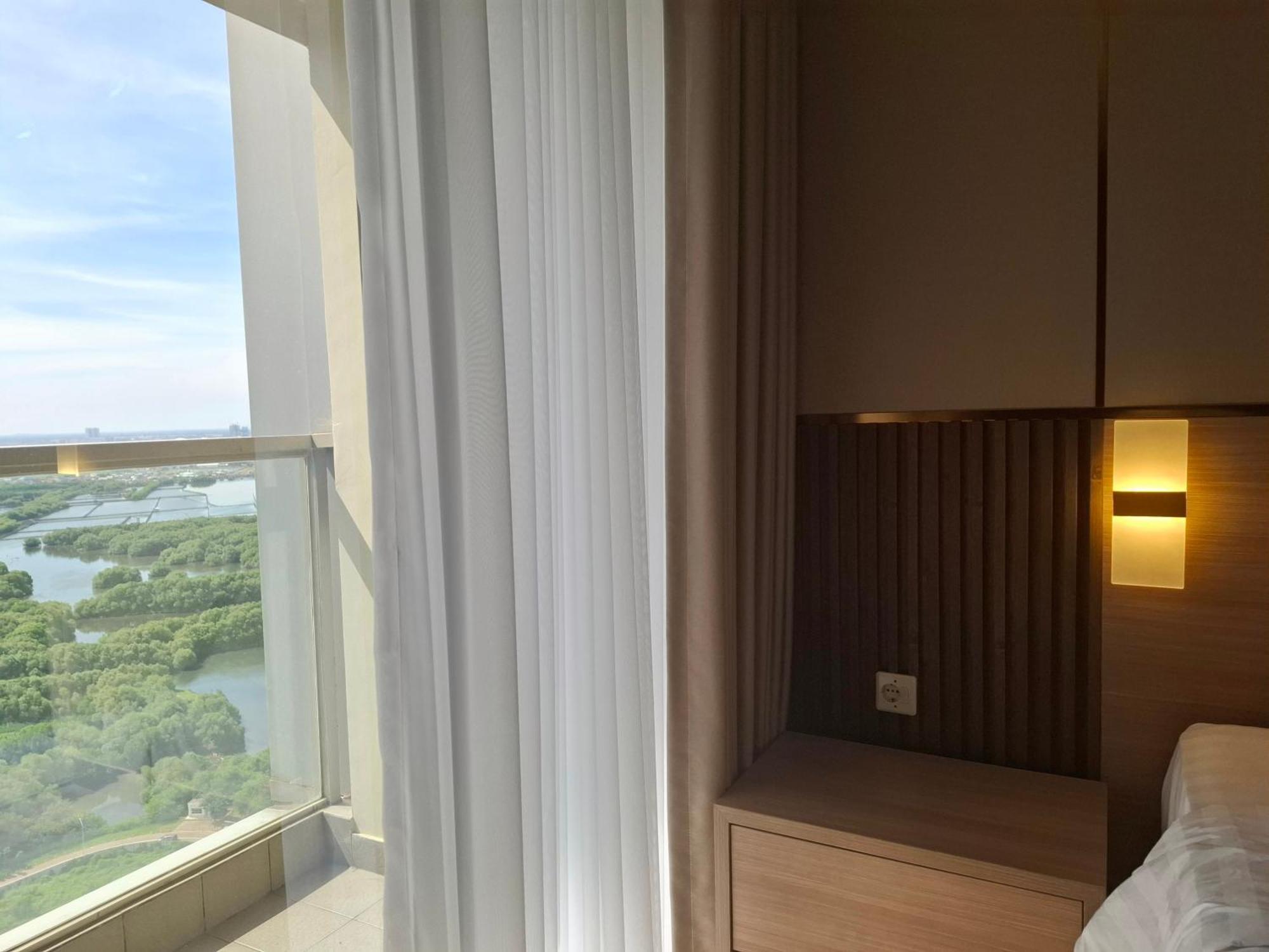 Luxury Sea View Free Wifi And Cozy Gold Coast Pik Next To Oakwood By Blezz Apartemen *