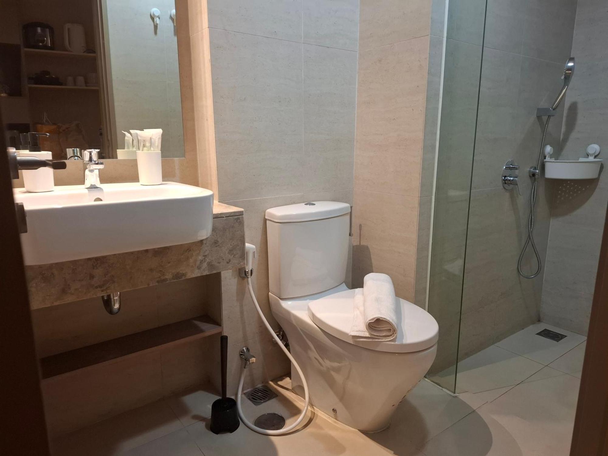 Luxury Sea View Free Wifi And Cozy Gold Coast Pik Next To Oakwood By Blezz Apartemen *