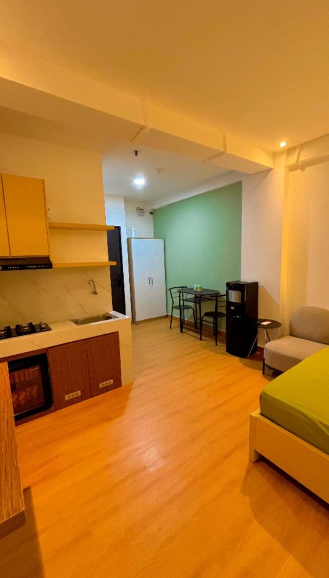 Apartment Dealinroom *
