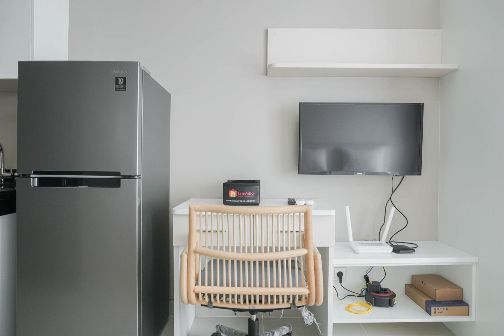 Modern And Comfort At Ciputra International By Travelio Apartment *