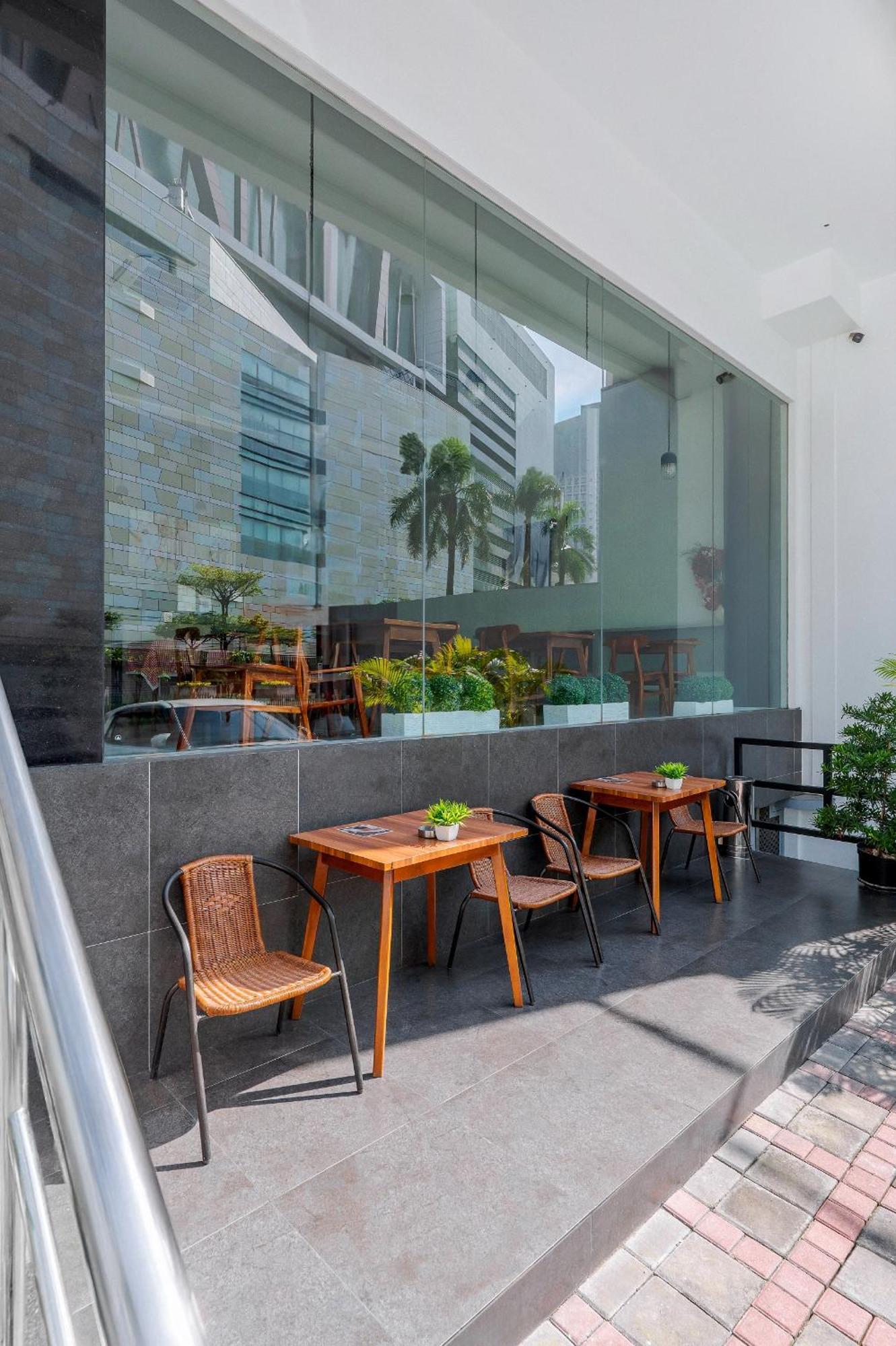 Hotel Grand Thamrin 3*