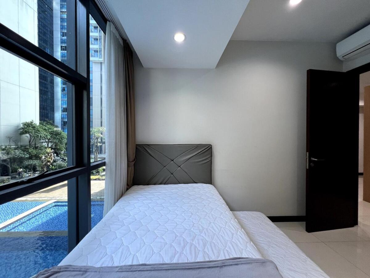 2 Bed Casa Grande Mall Kota Kasablanka, View Swimming Pool By Travelibu Jakarta
