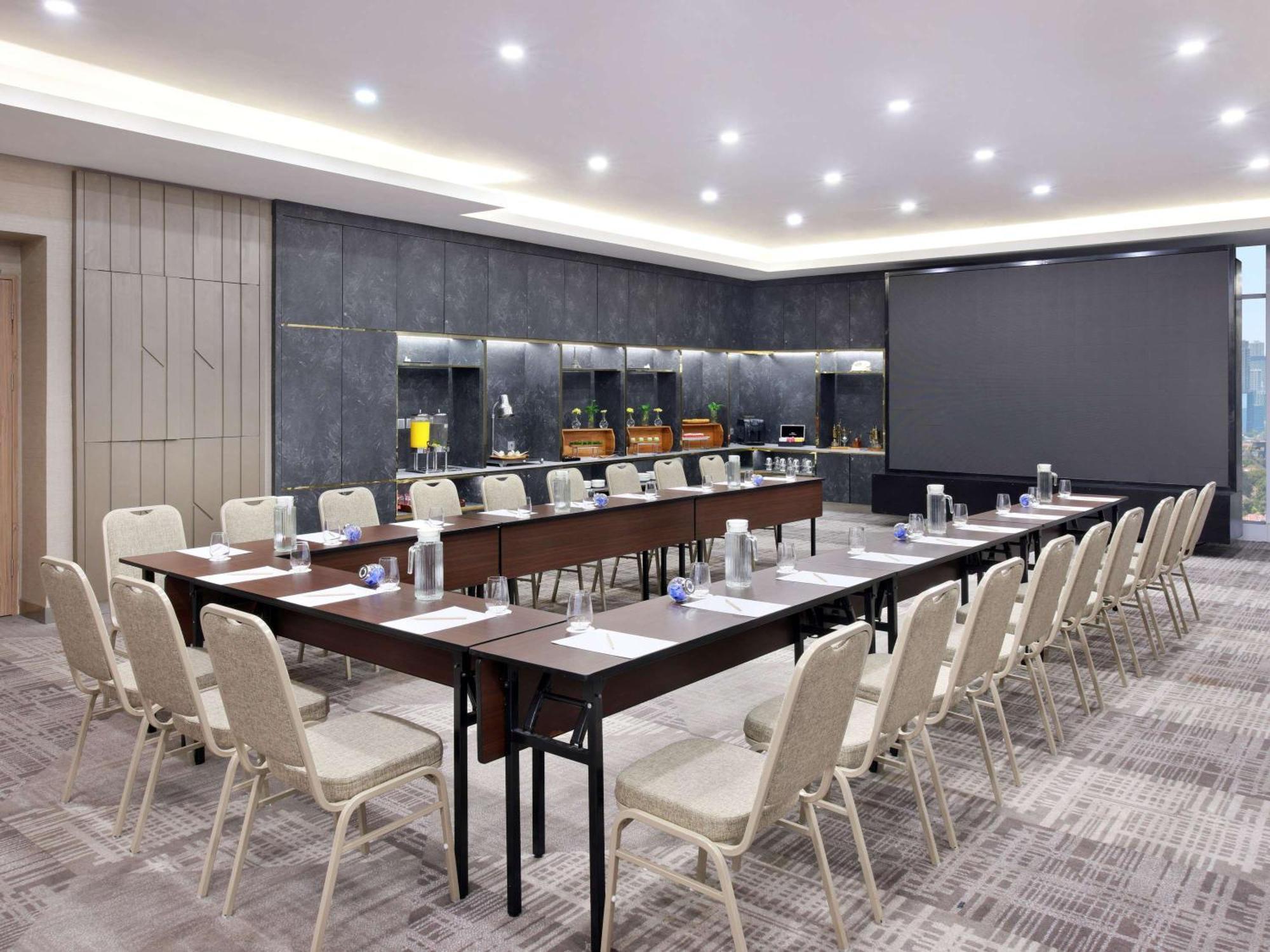 Novotel Cikini 4*